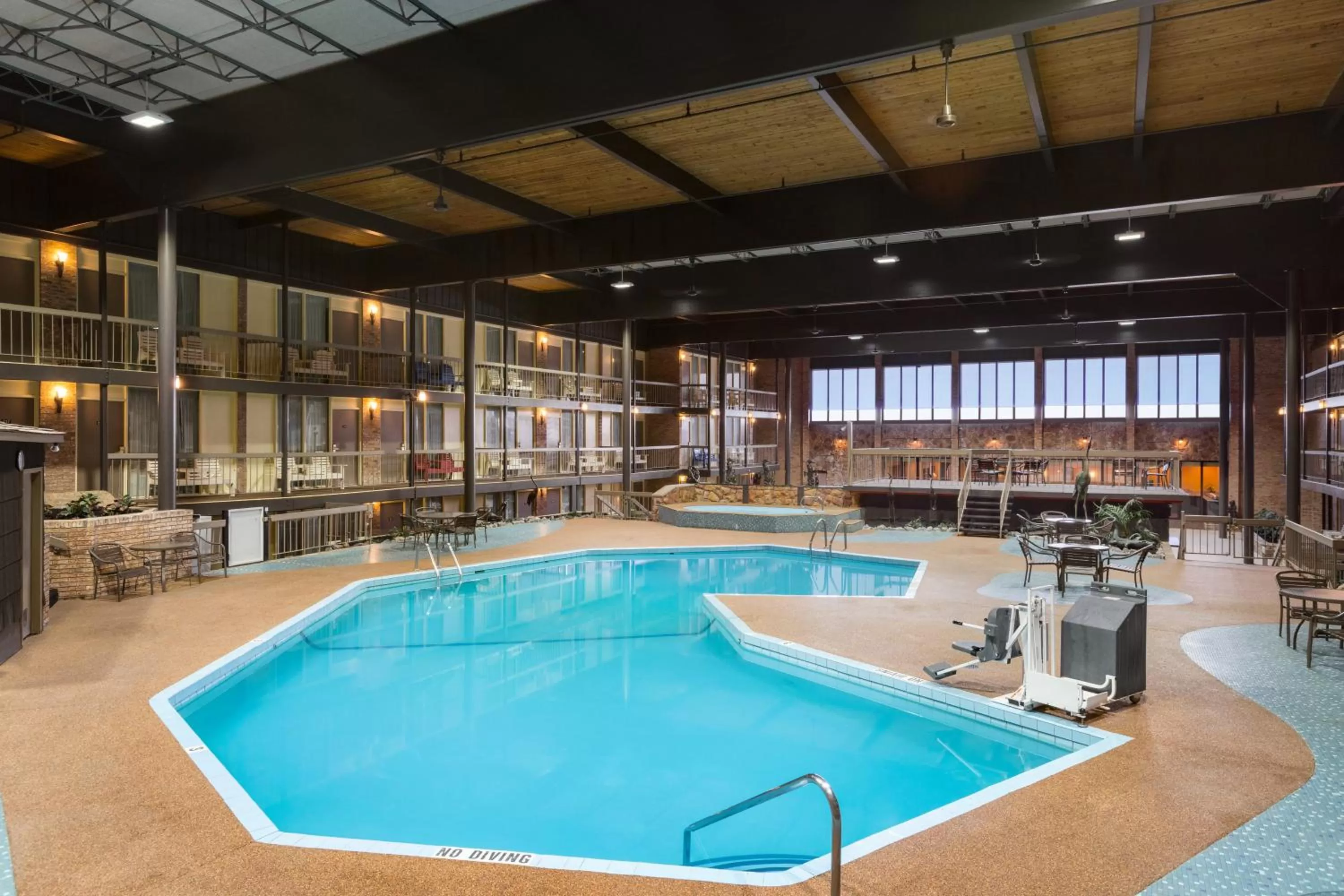 Swimming pool in Park Inn By Radisson Sharon