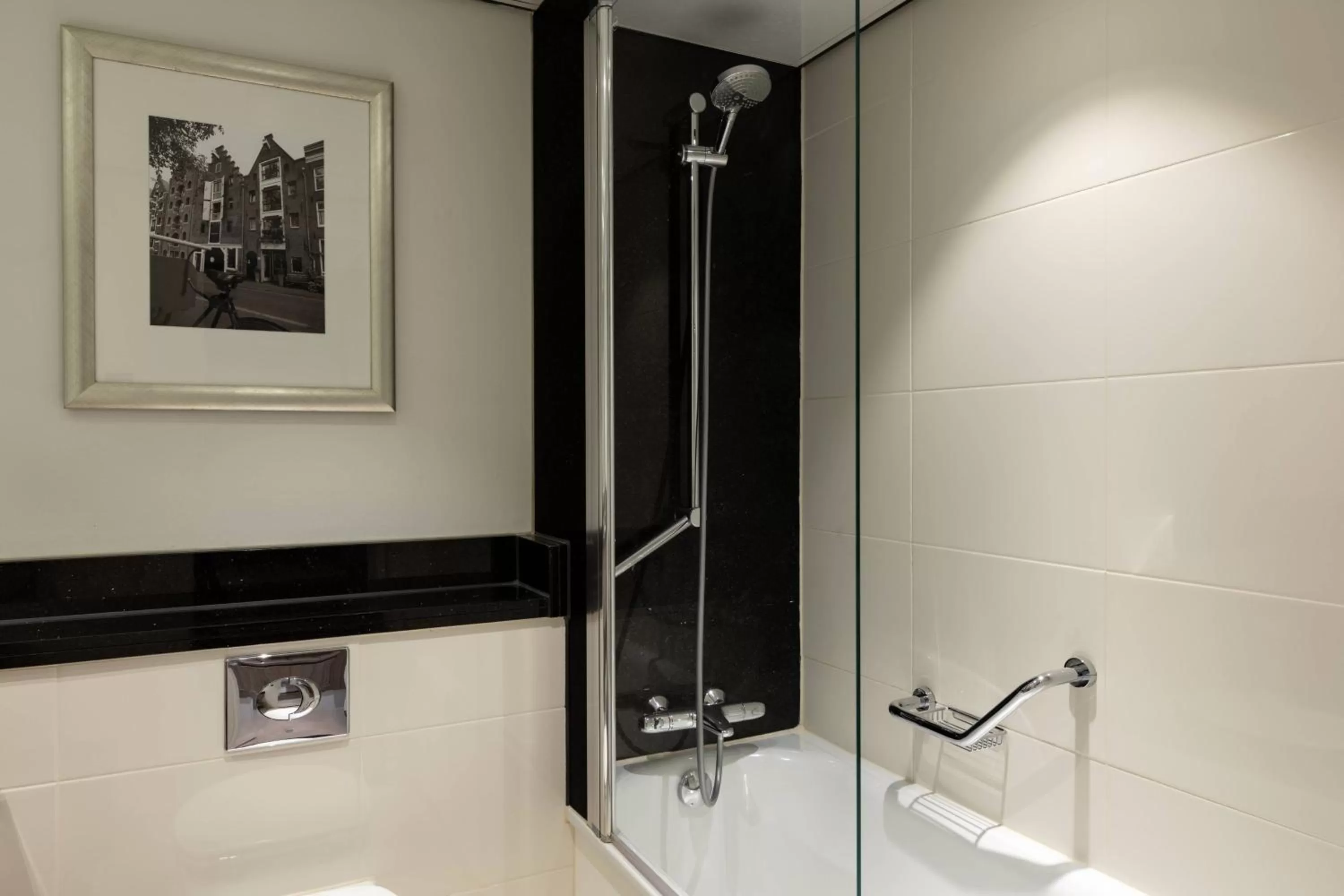 Bathroom in Amsterdam Marriott Hotel