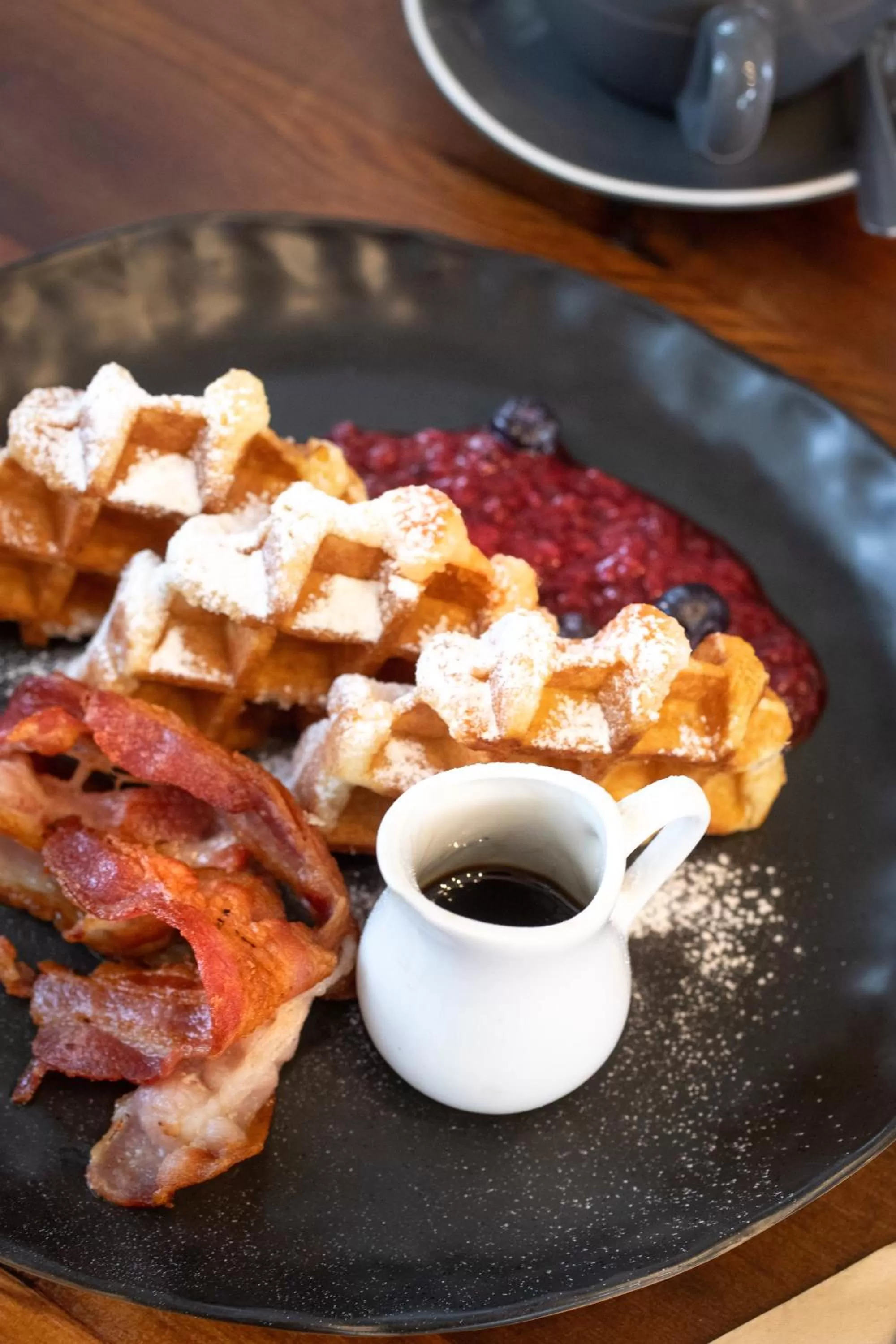 Restaurant/places to eat in Hotel 115