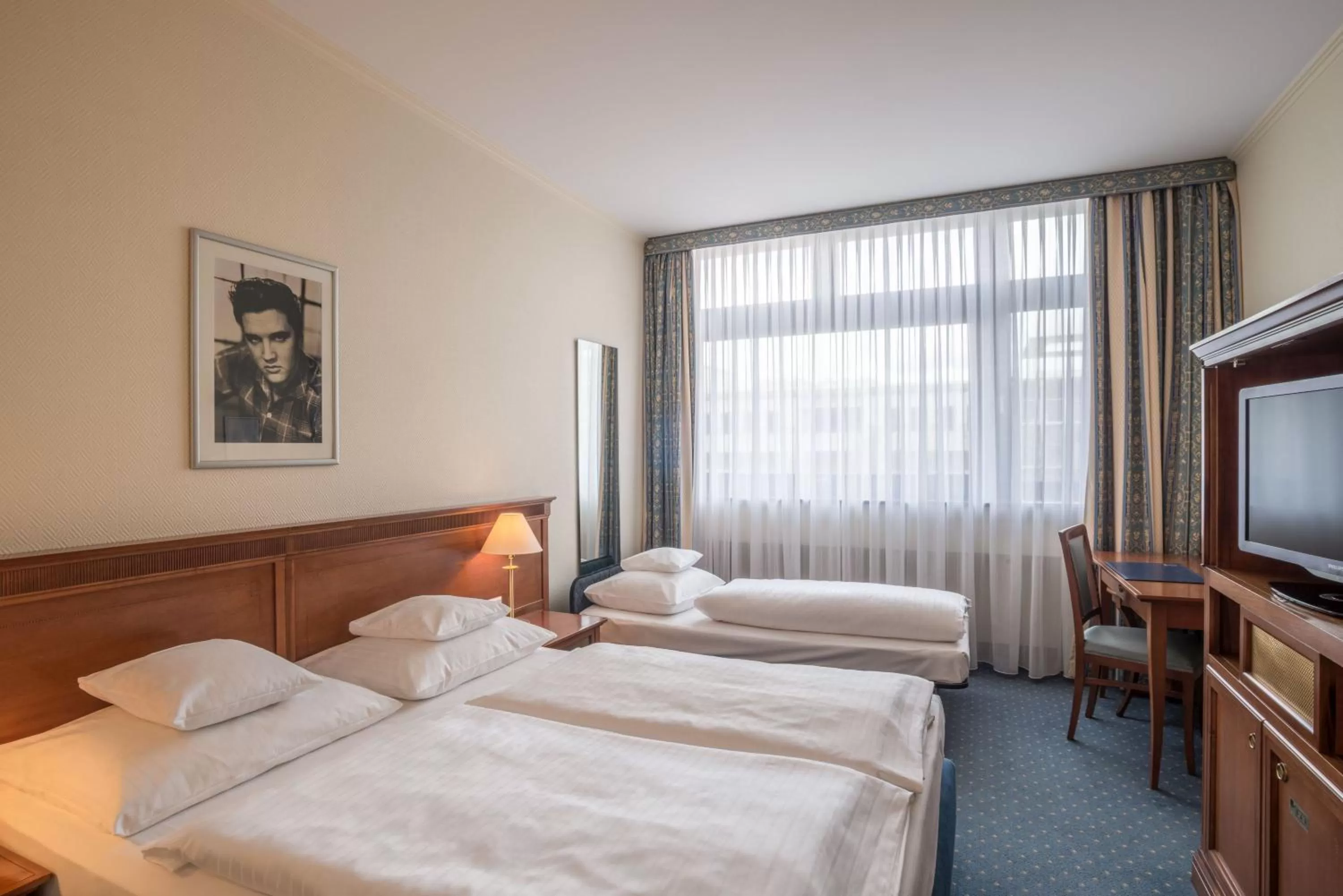 Bed in Hollywood Media Hotel am Kurfürstendamm