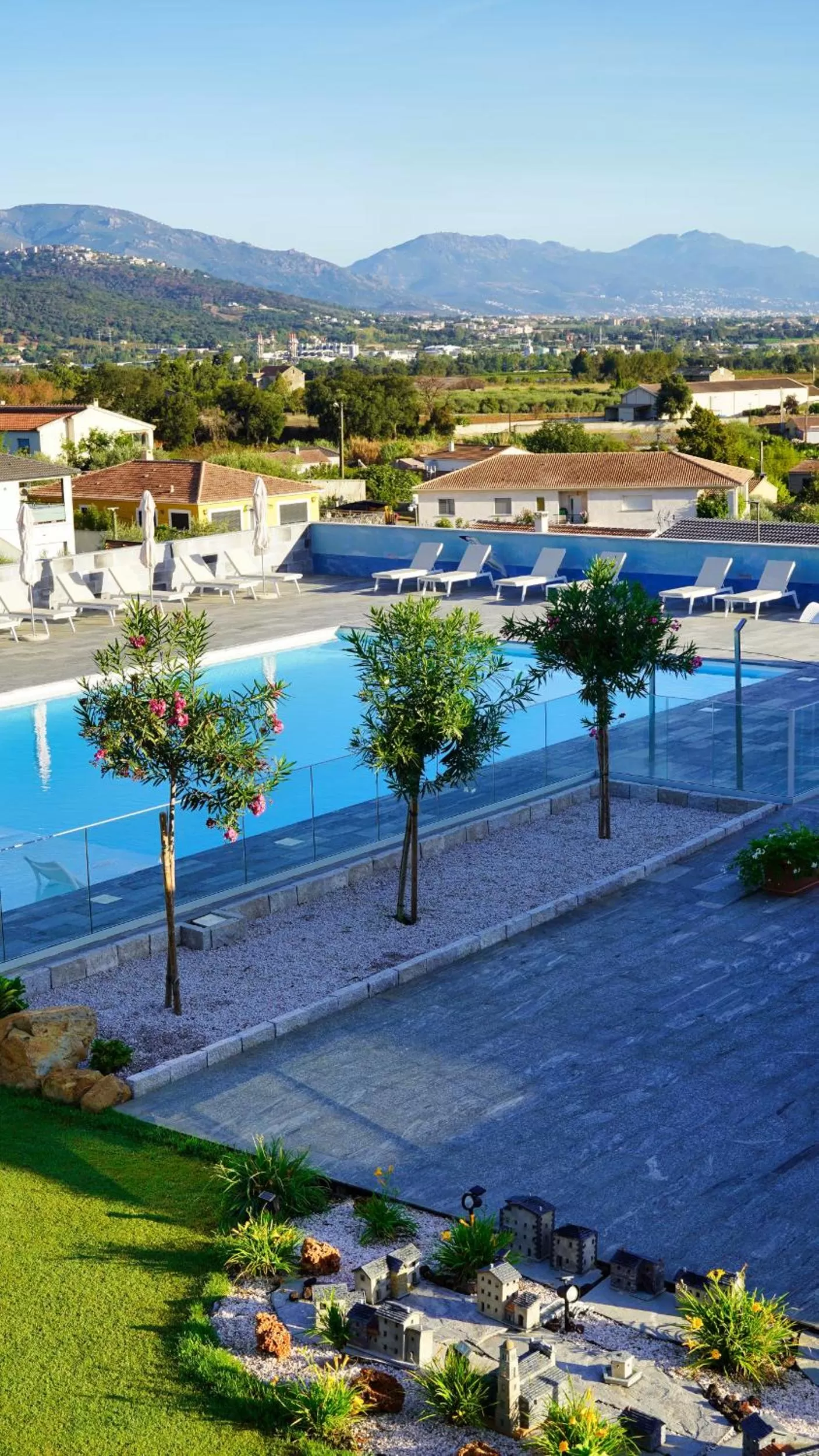 Pool view in hôtel résidence a torra