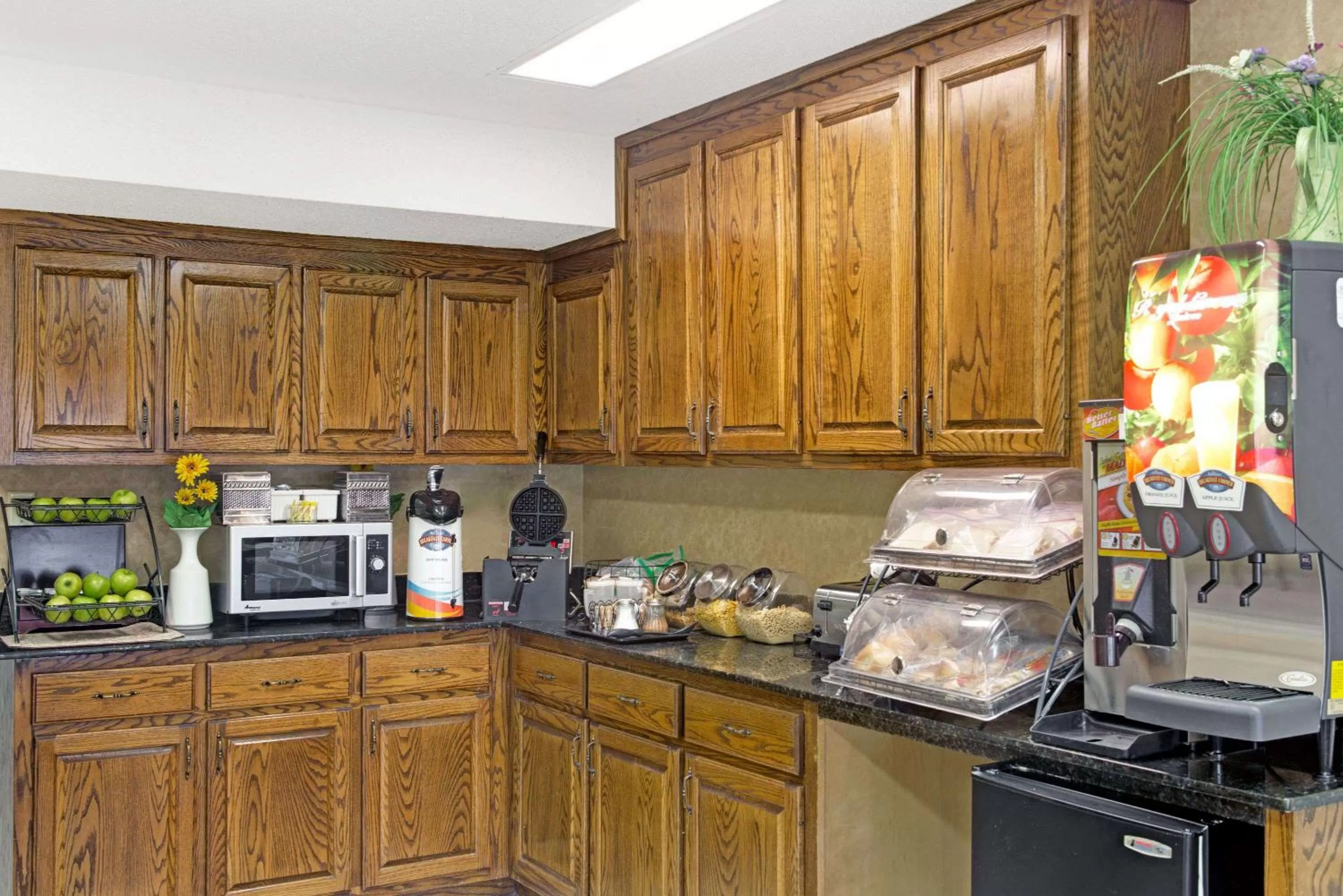 Restaurant/places to eat in Baymont by Wyndham Sanford