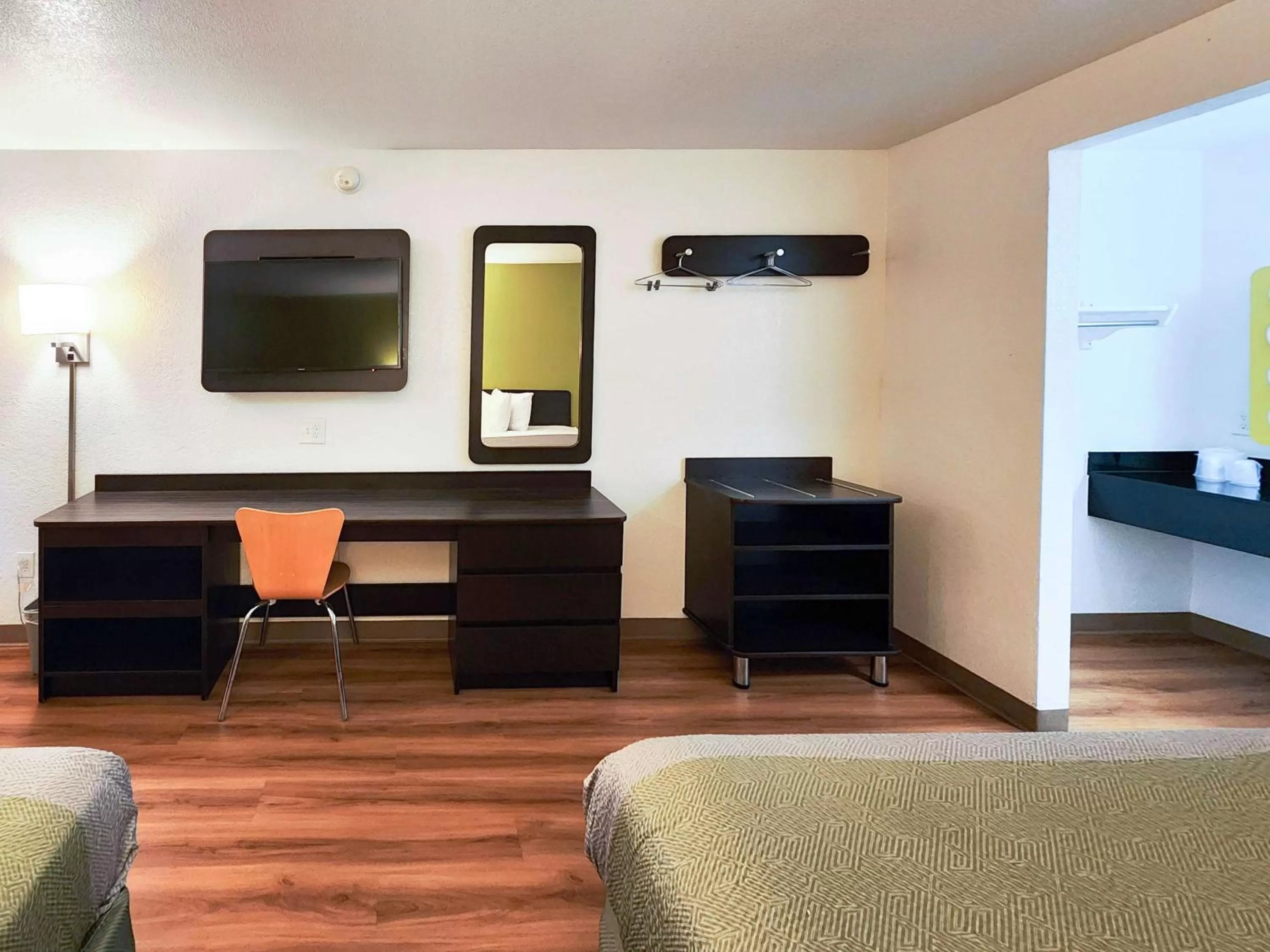 Bedroom, Bed in Motel 6-Baytown, TX - Baytown East