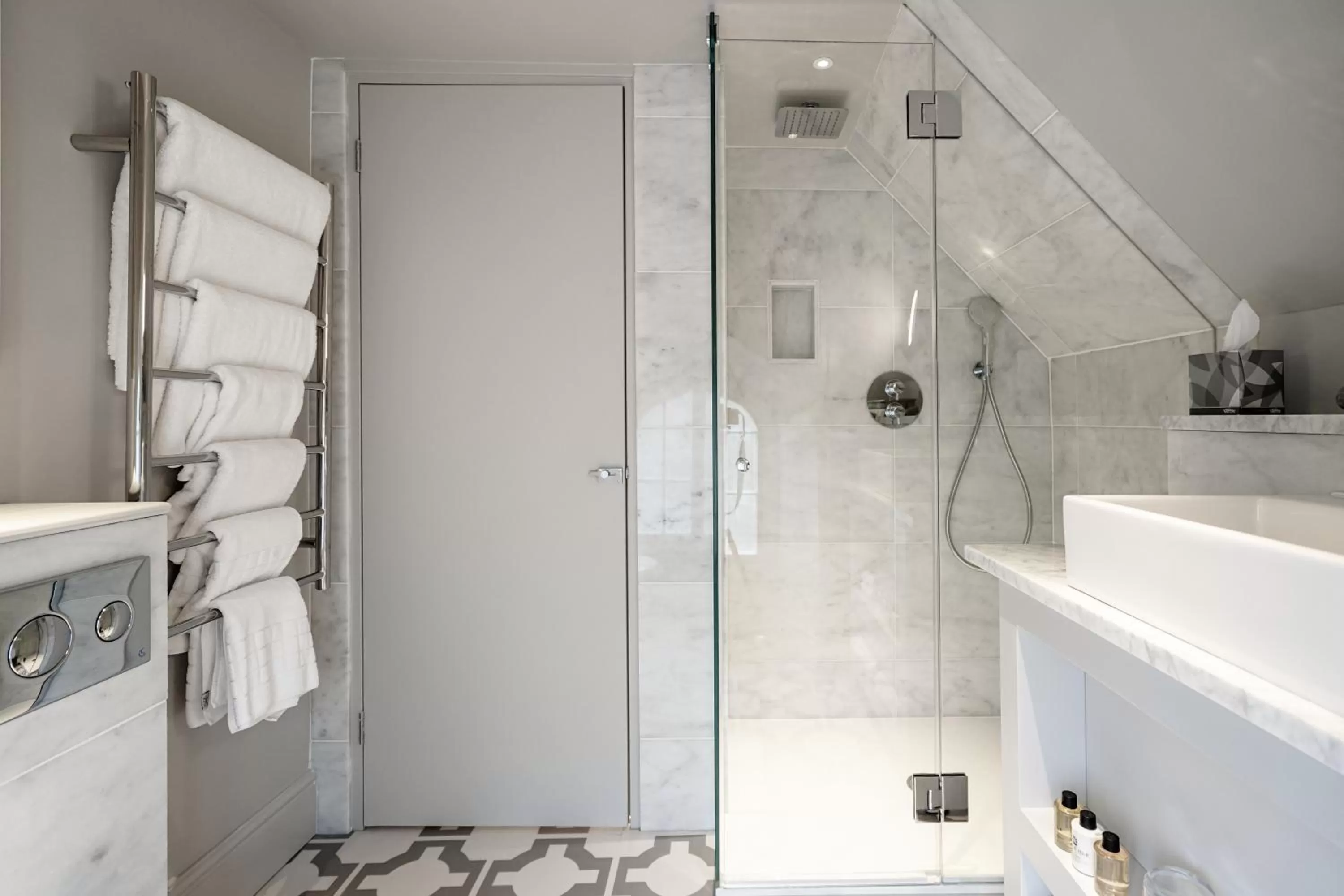 Shower in Penally Abbey Country House Hotel and Restaurant