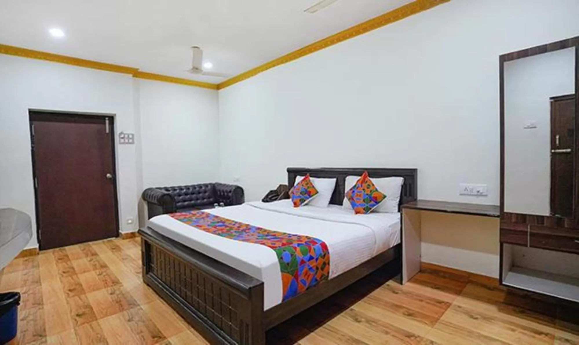 Photo of the whole room, Bed in Fab Express Lloyd's Inn - Near Kodambakkam Railway Station
