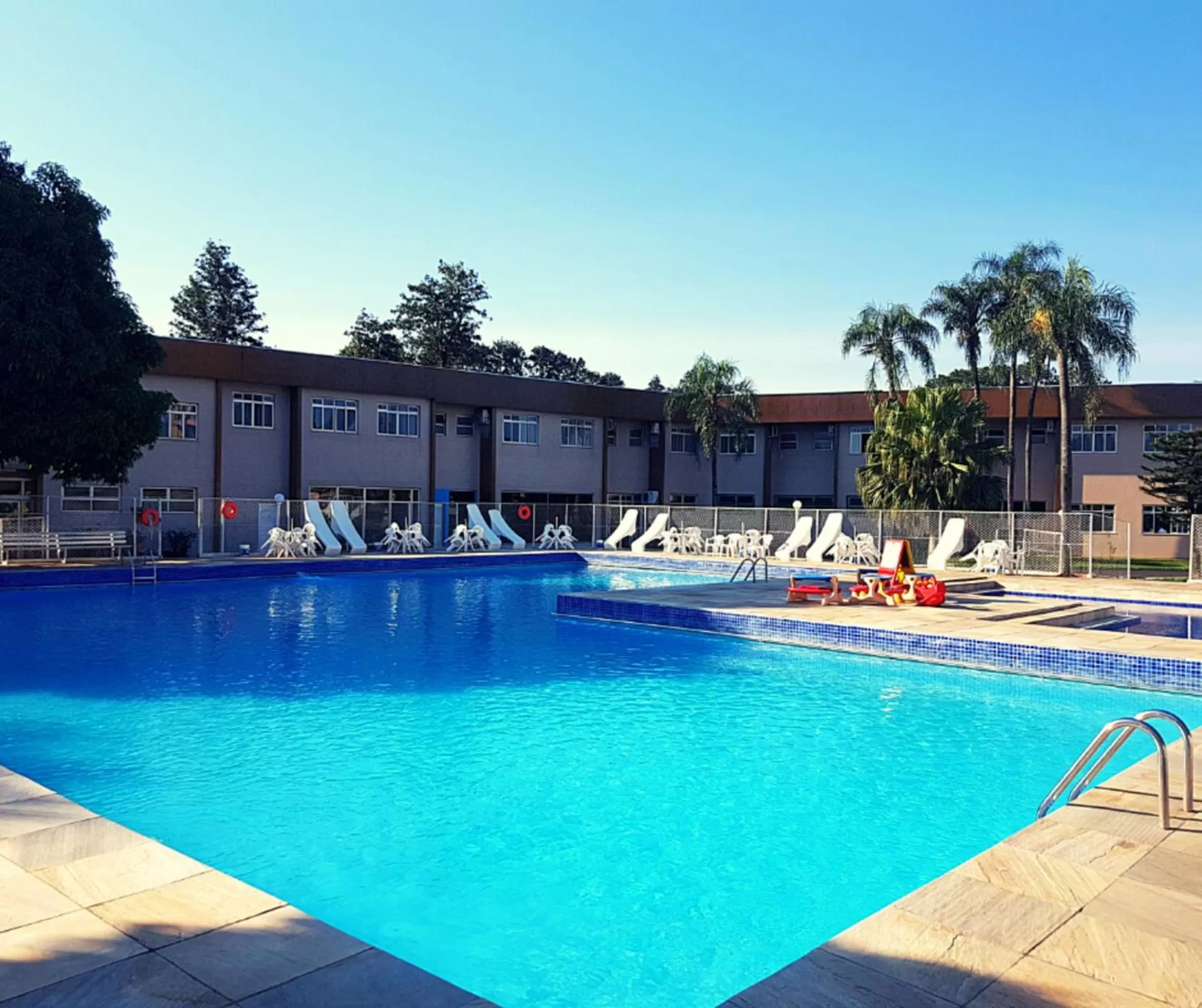 Swimming pool in Dom Pedro I Palace Hotel
