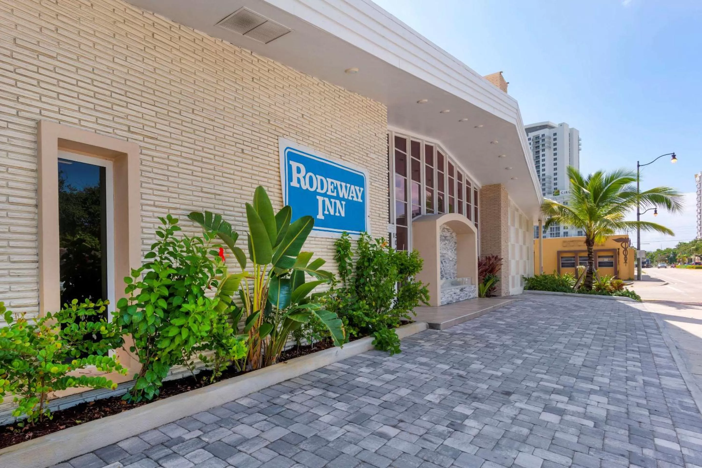 Property building in Downtown Hollywood Gardens Inn & Suites