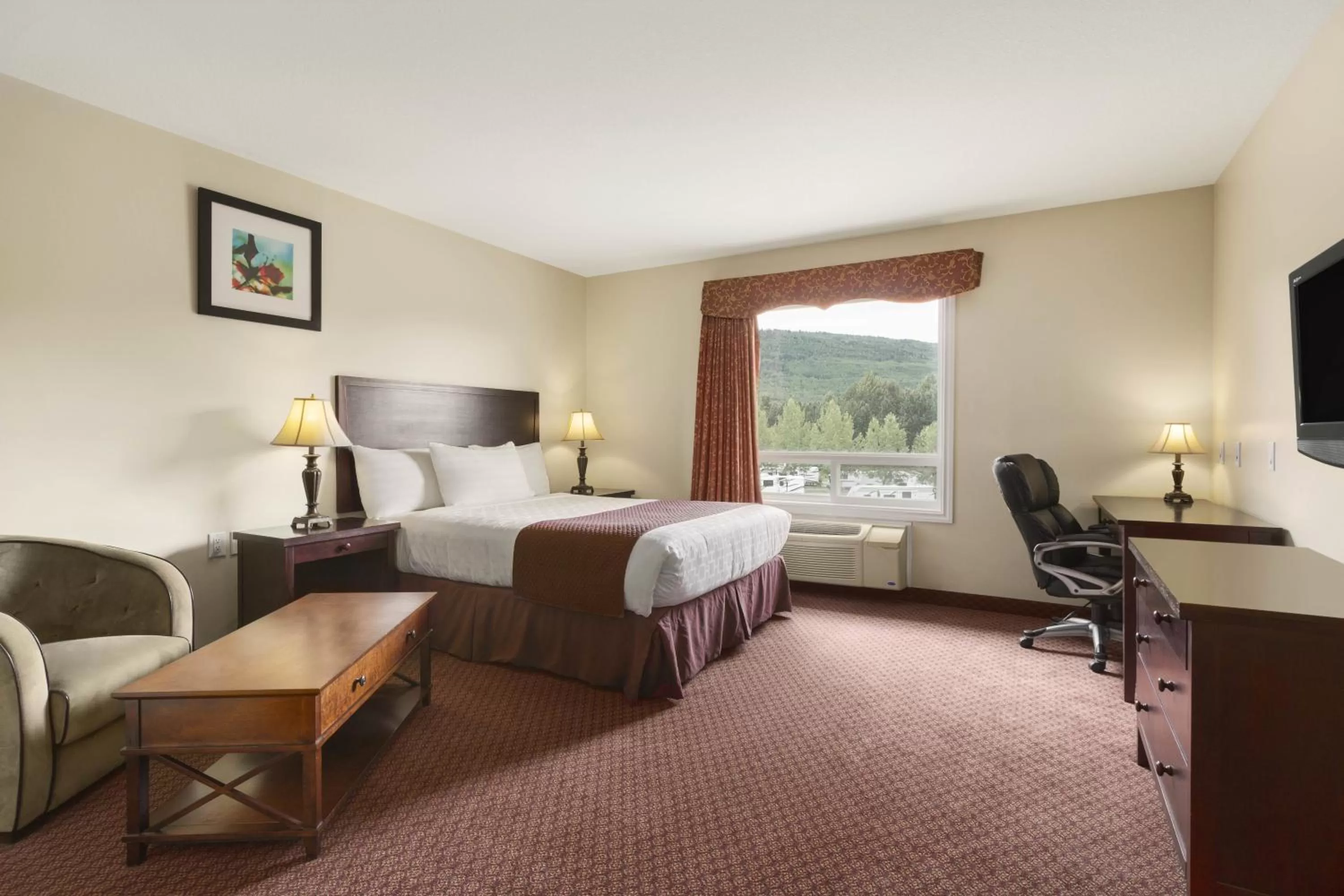 Bedroom, Bed in Days Inn by Wyndham Chetwynd