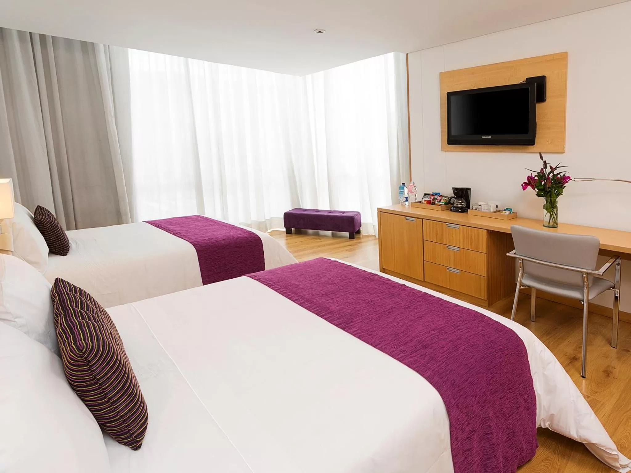 Twin Room in Hotel bh Parque 93