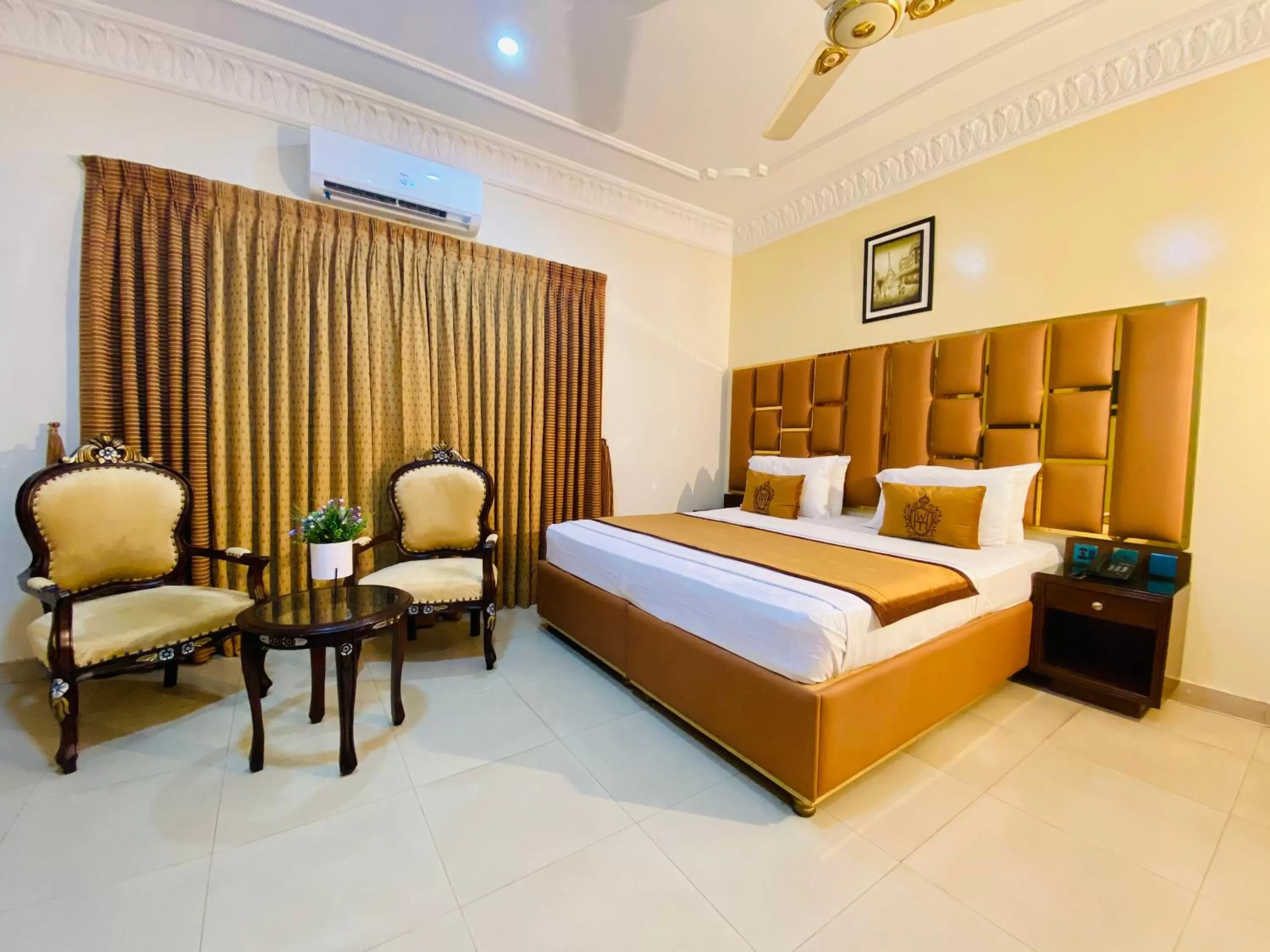 Photo of the whole room in World Inn Karachi