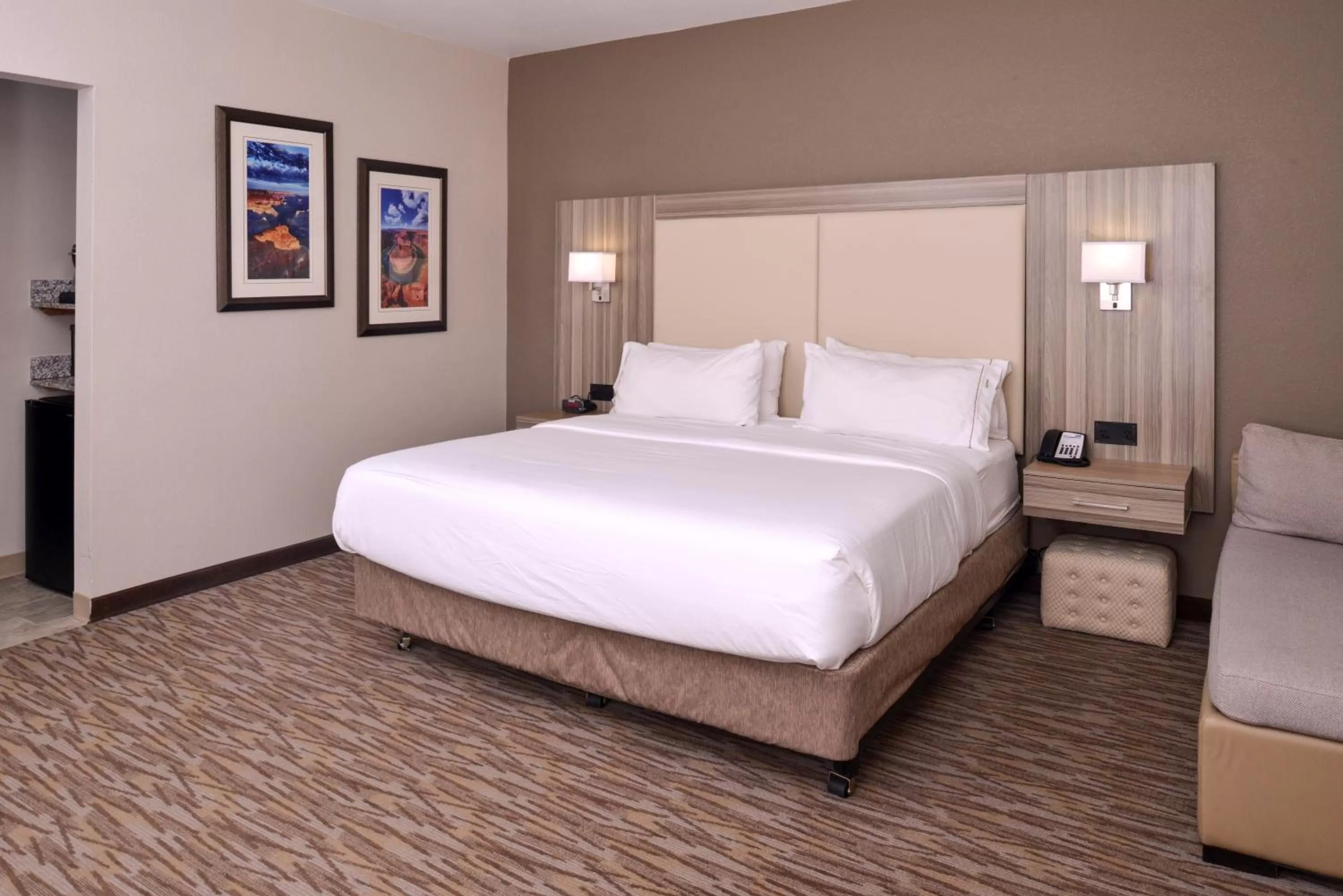 Photo of the whole room, Bed in Holiday Inn Express & Suites Williams by IHG