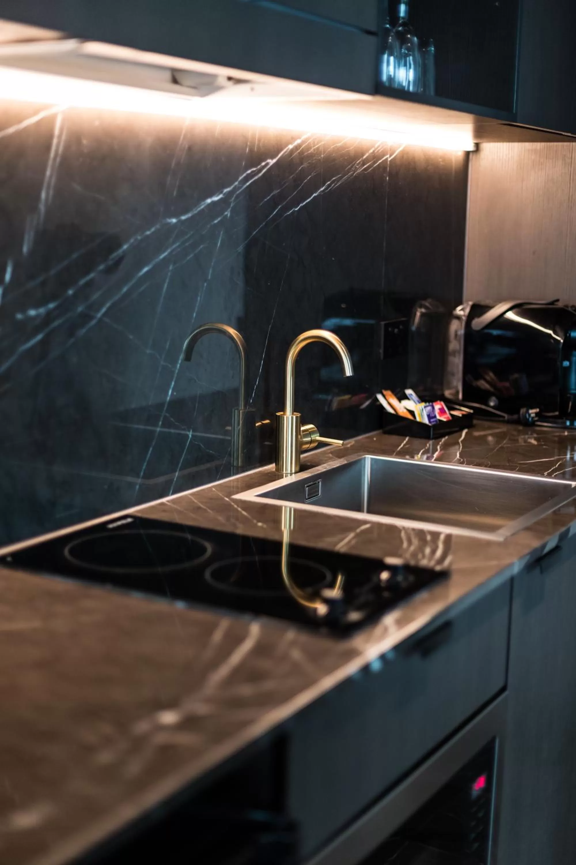 Kitchen or kitchenette in Eatons Hill Hotel