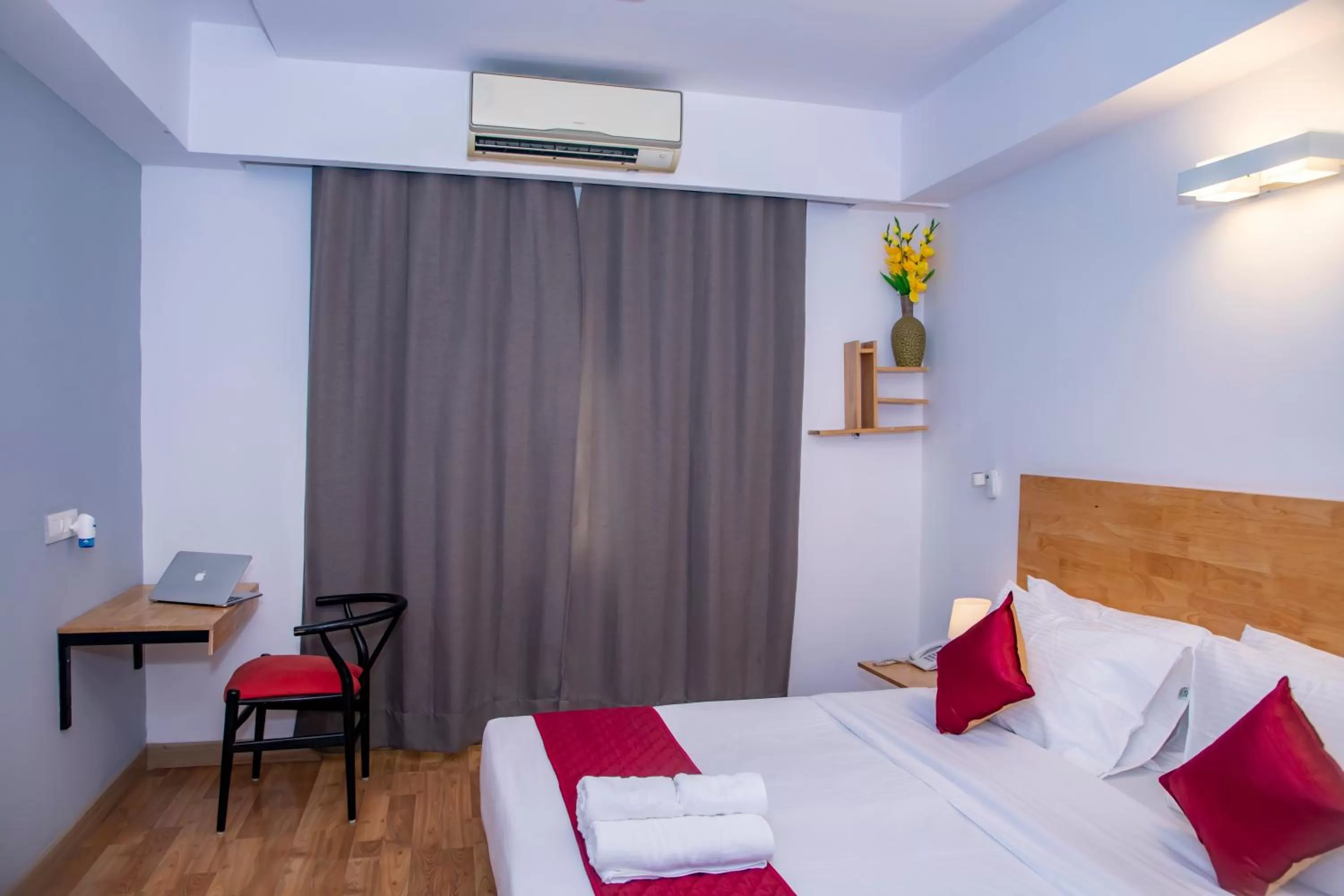 air conditioner, Bed in The Urban Stays