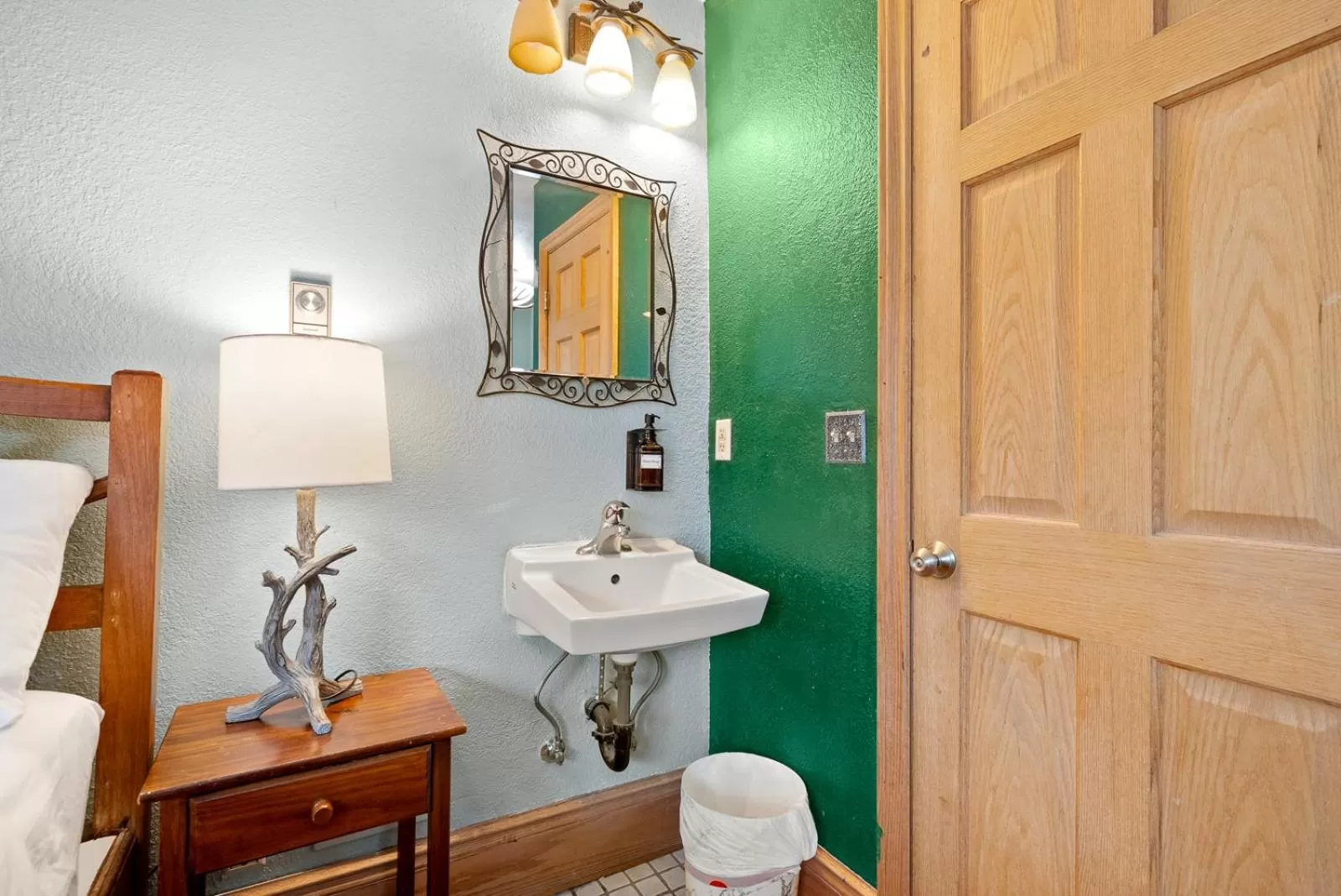 Bedroom in Qupqugiaq Inn