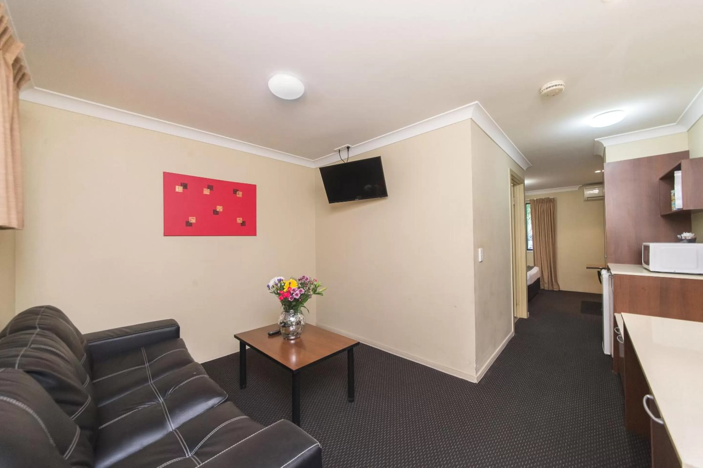 Living room in Rocky Resort Motor Inn