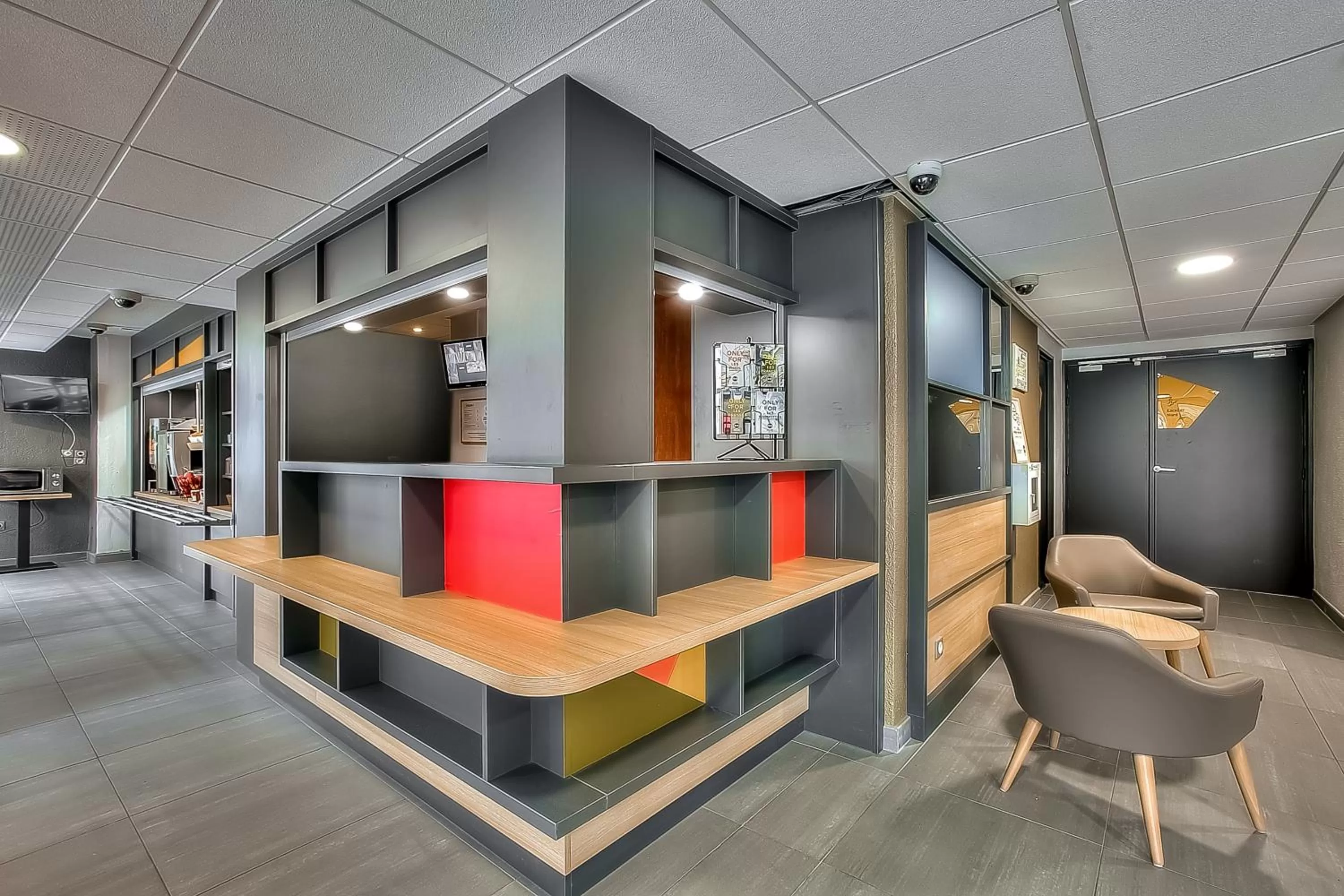 Lobby or reception in B&B HOTEL Antibes Sophia Antipolis