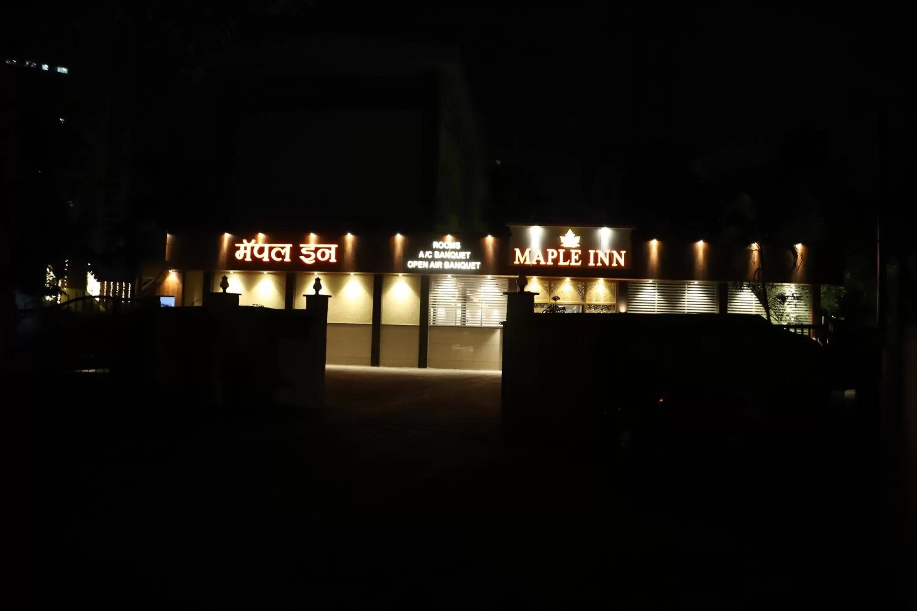 Night, Property Building in Maple Inn
