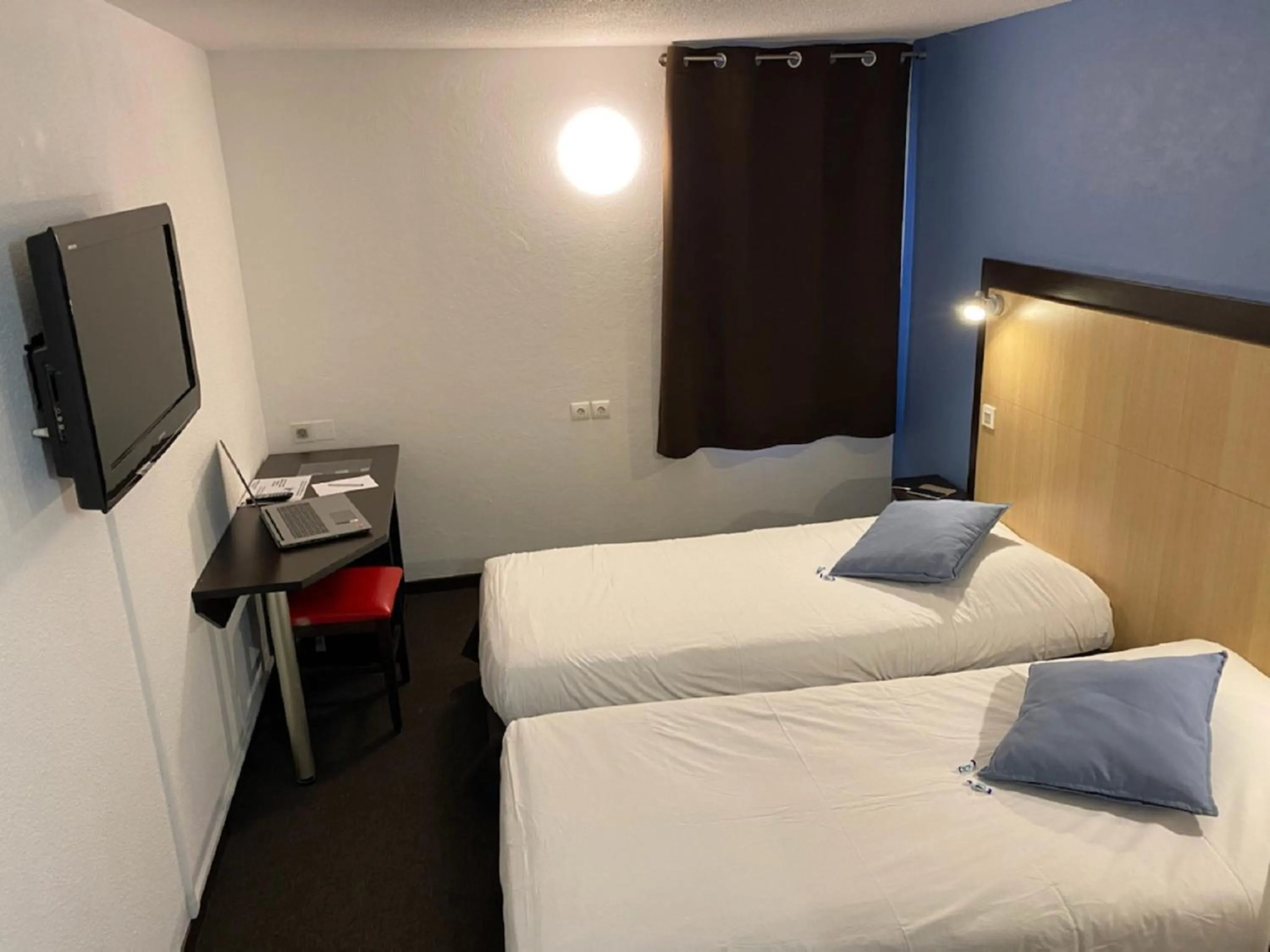 Bedroom, Bed in Enzo Hotels Vierzon by Kyriad Direct