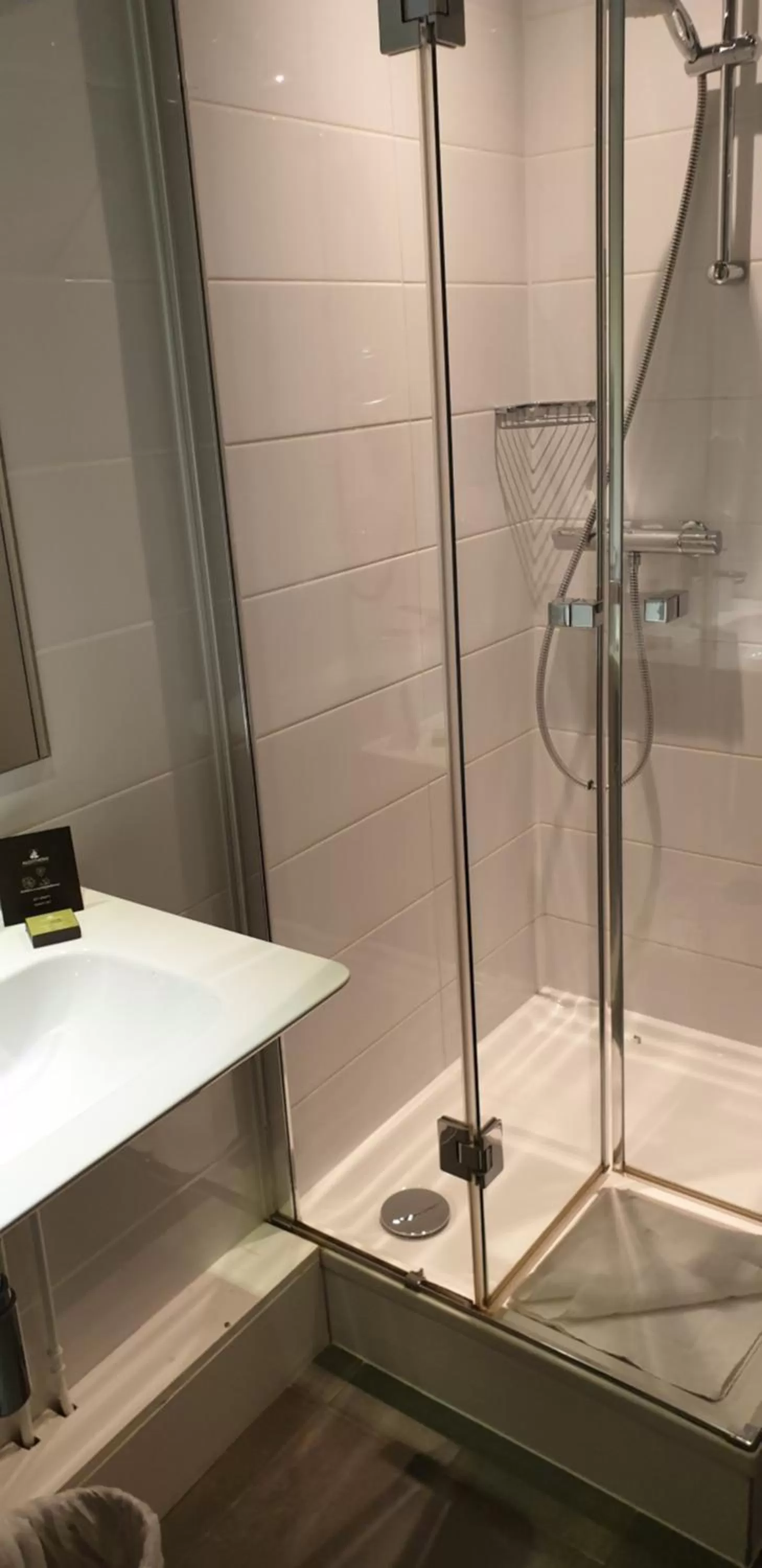 Shower in Best Western Citadelle