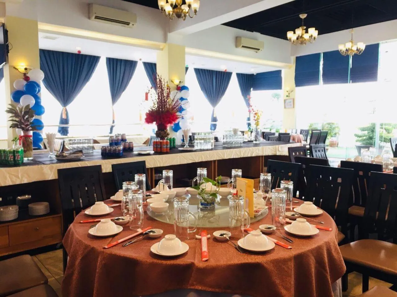 Restaurant/places to eat in Happy Life Hotel District 7 Gần SECC