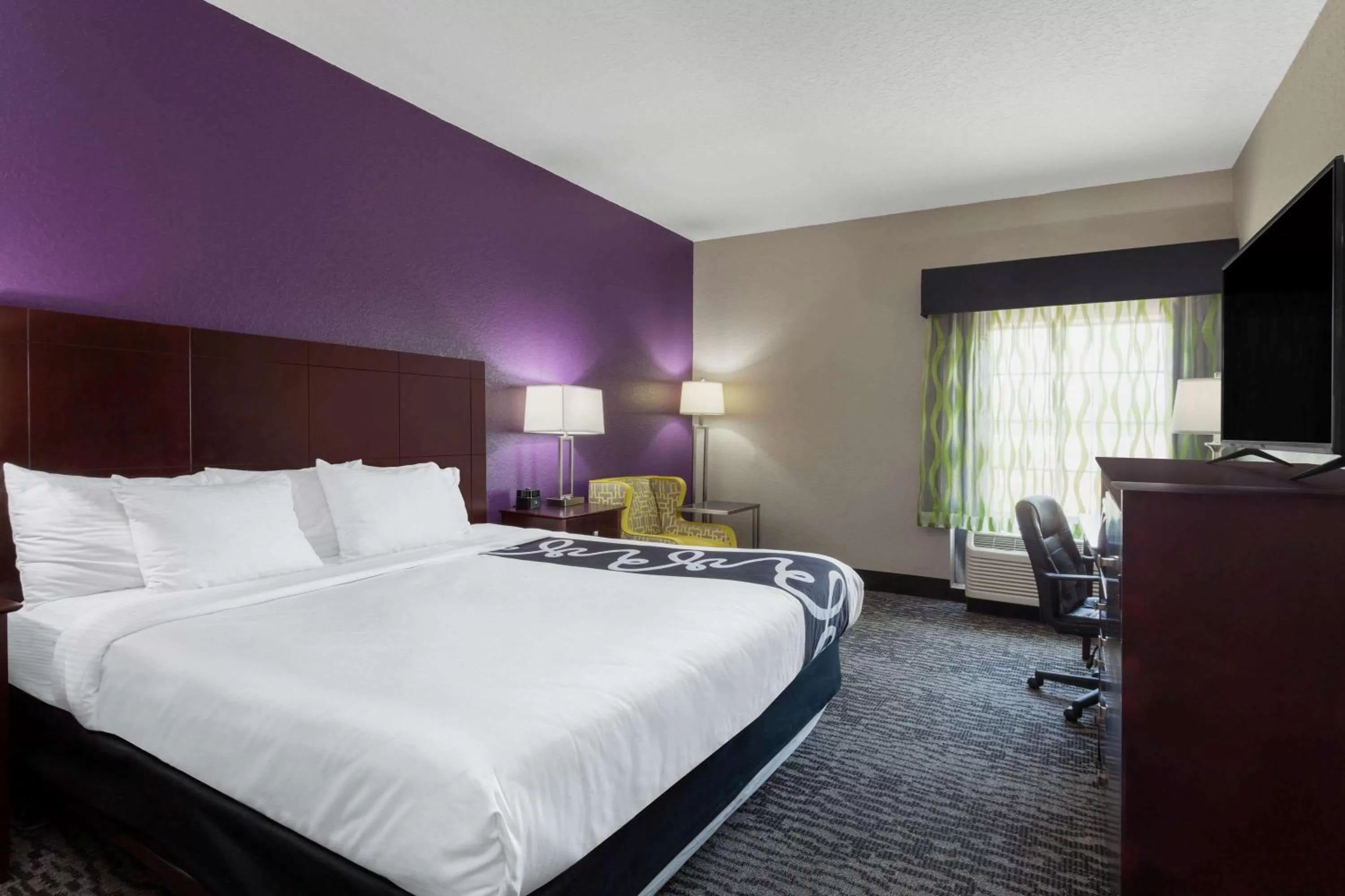 Photo of the whole room, Bed in La Quinta by Wyndham Port Orange / Daytona