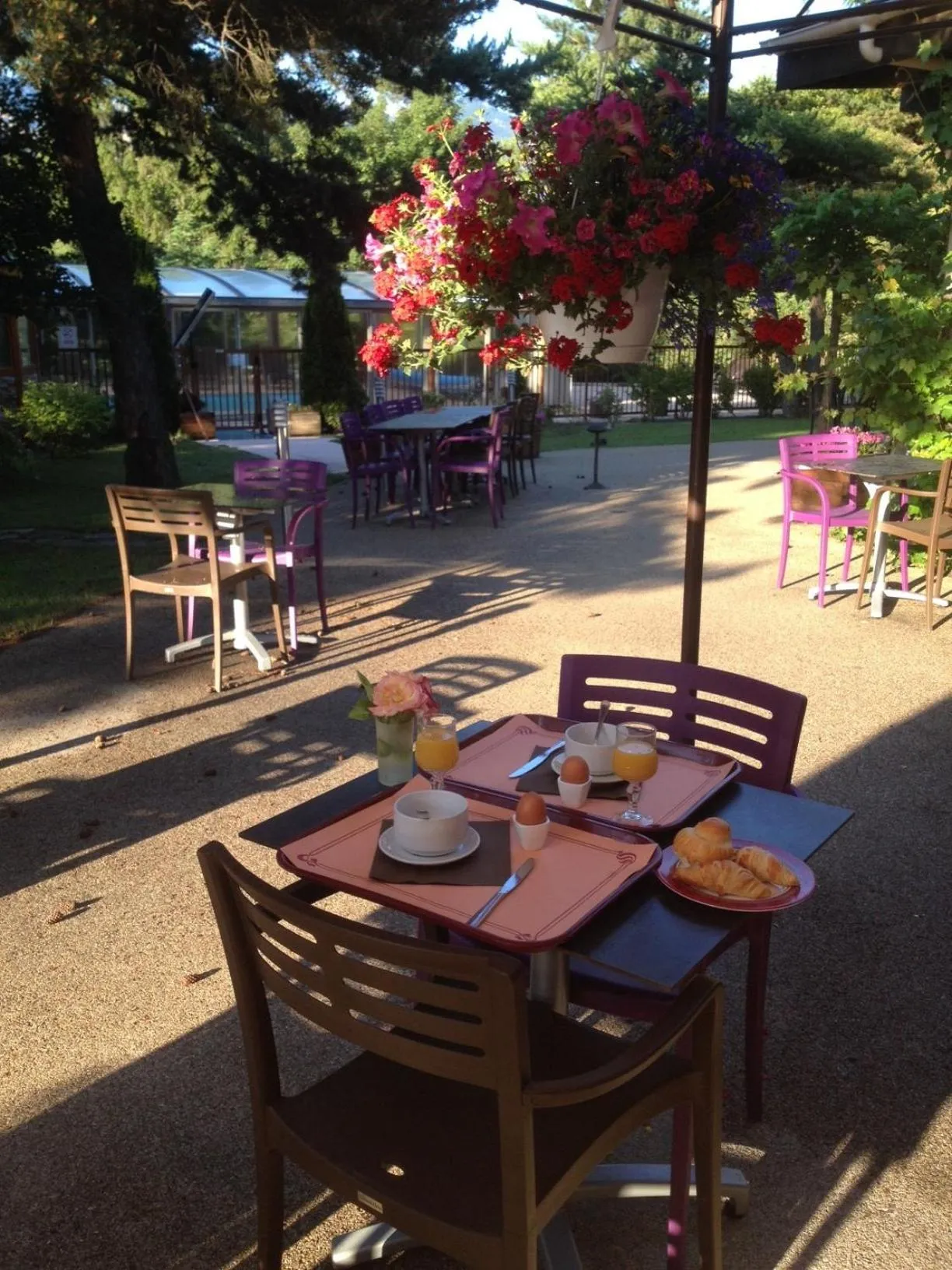 Restaurant/places to eat in Logis Hotel Le Lac