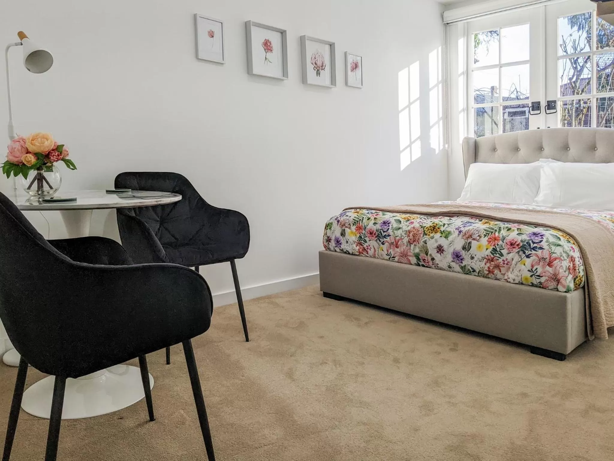 Bed in The Dragonfly Inn