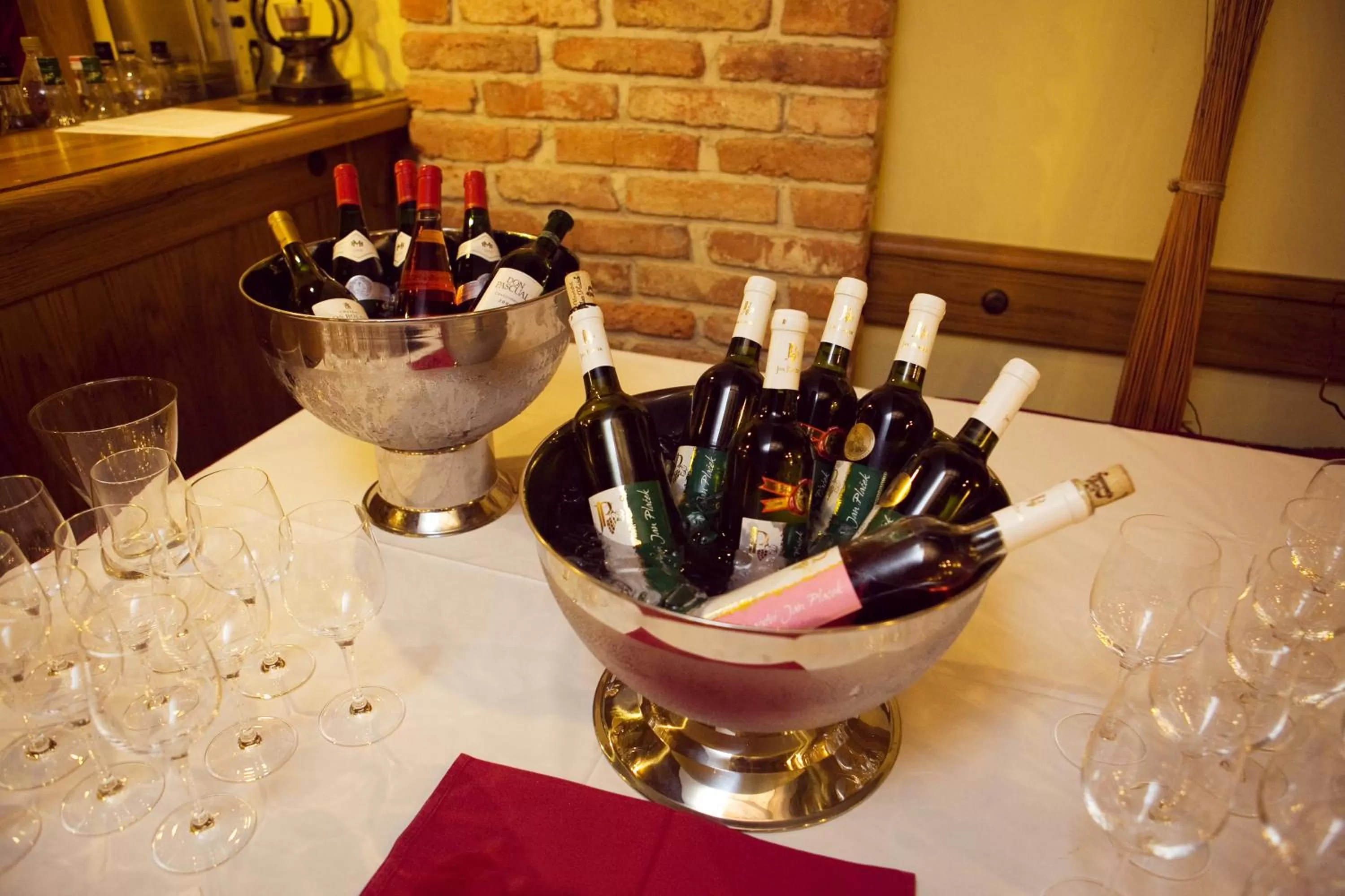 Restaurant/places to eat in Dolce Villa