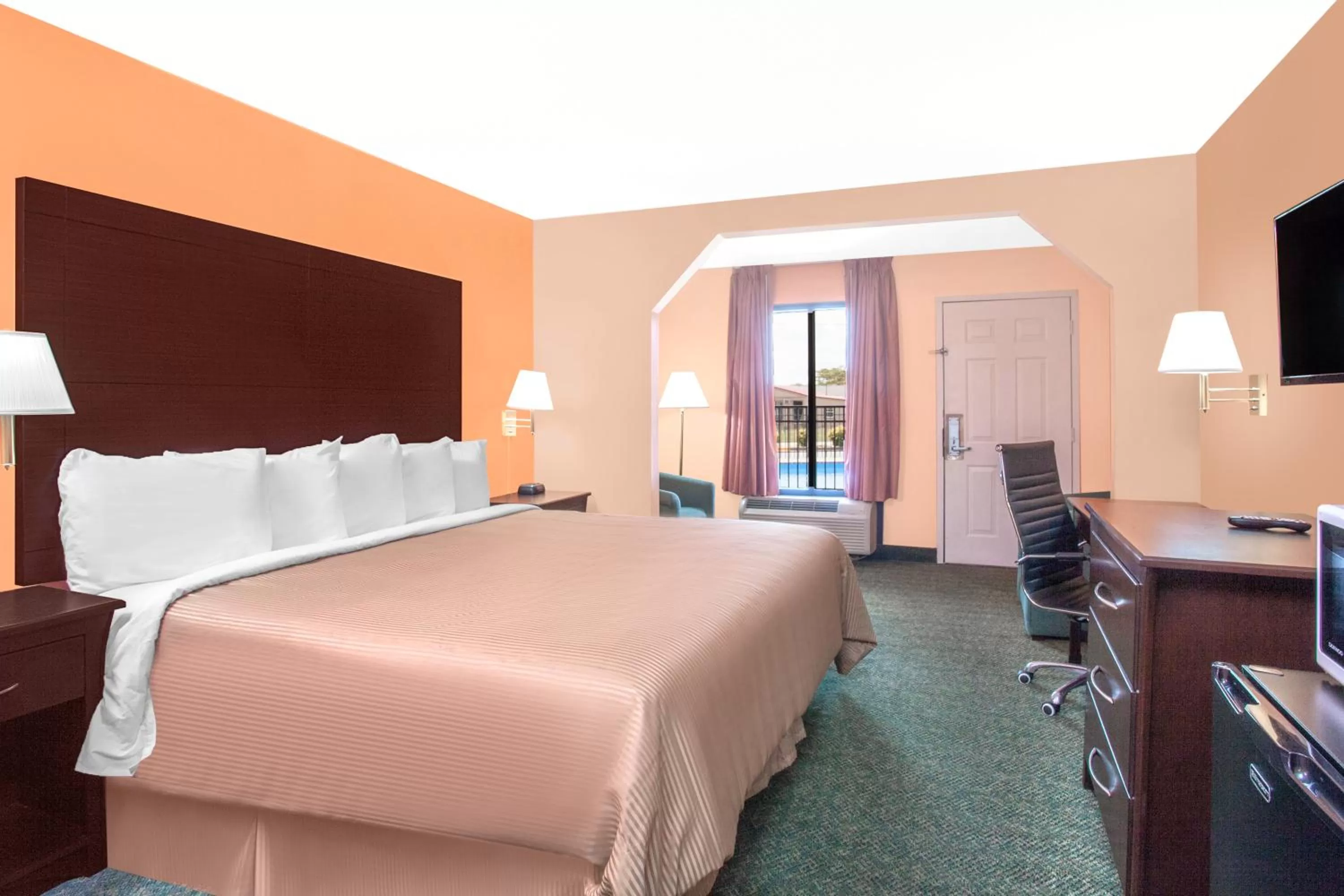 Bed in Days Inn by Wyndham Moulton