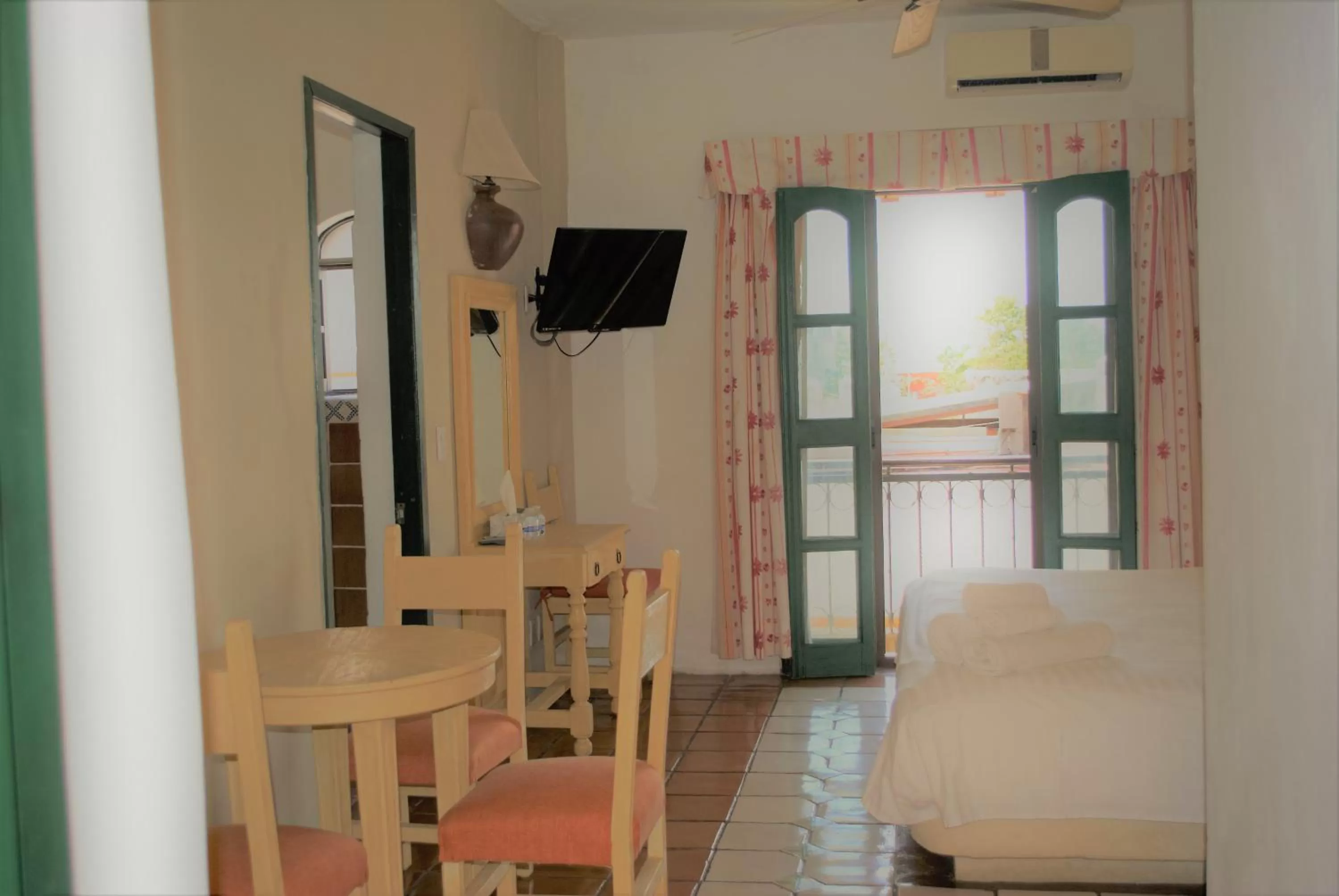 Photo of the whole room in Hotel Belmar