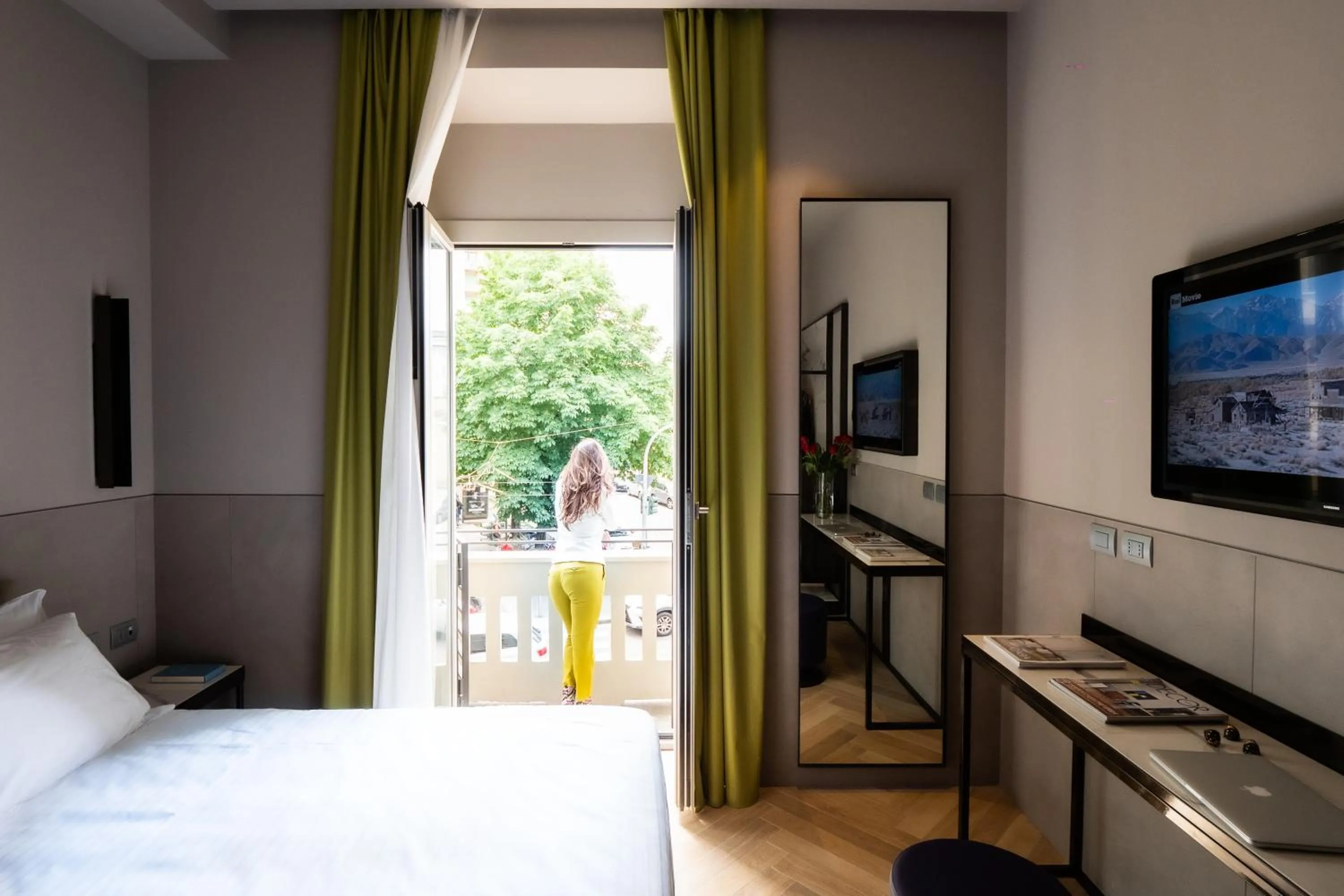 Balcony/Terrace, Bed in Heart Hotel Milano