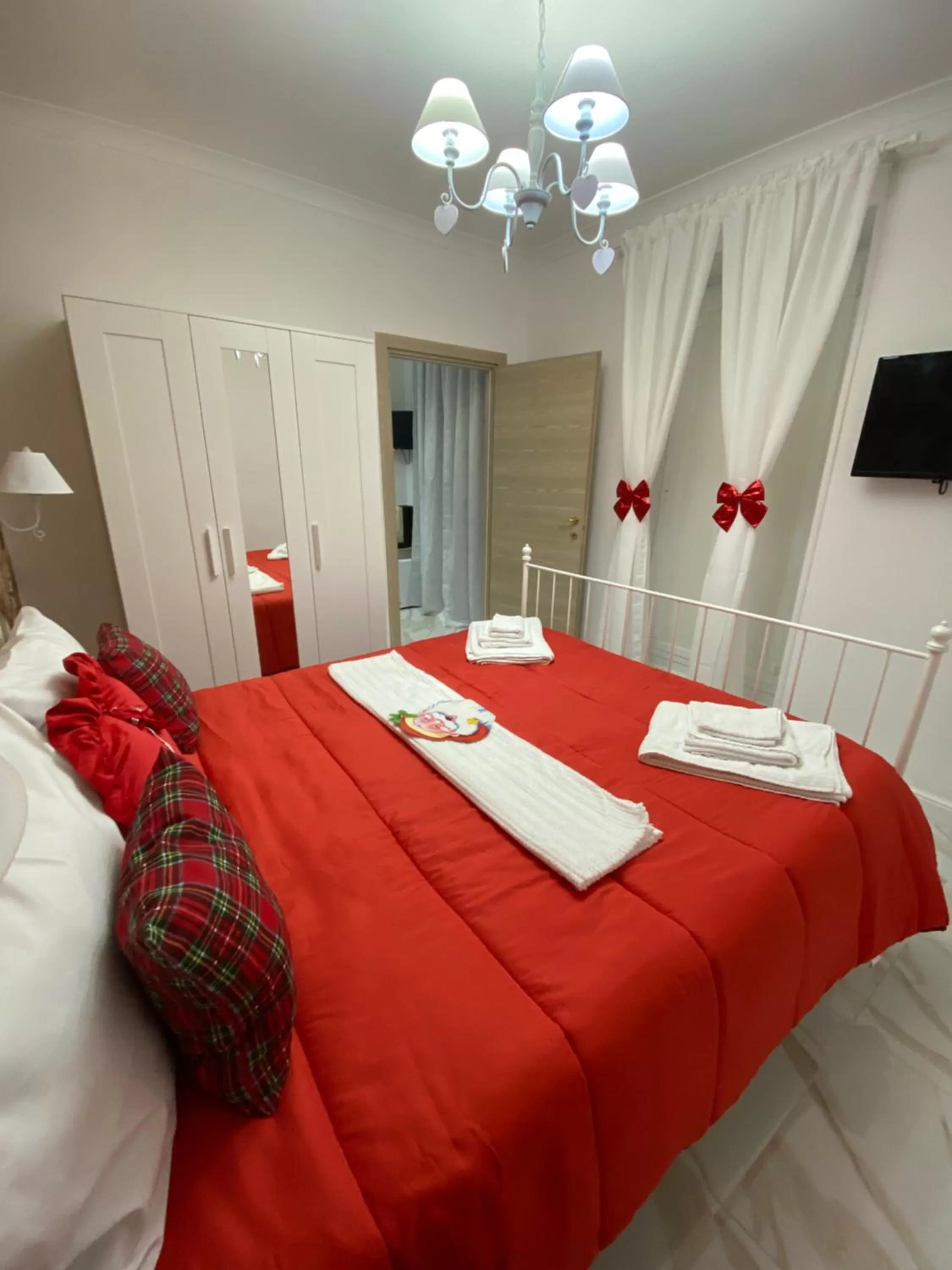 Photo of the whole room, Bed in B&B Carmé