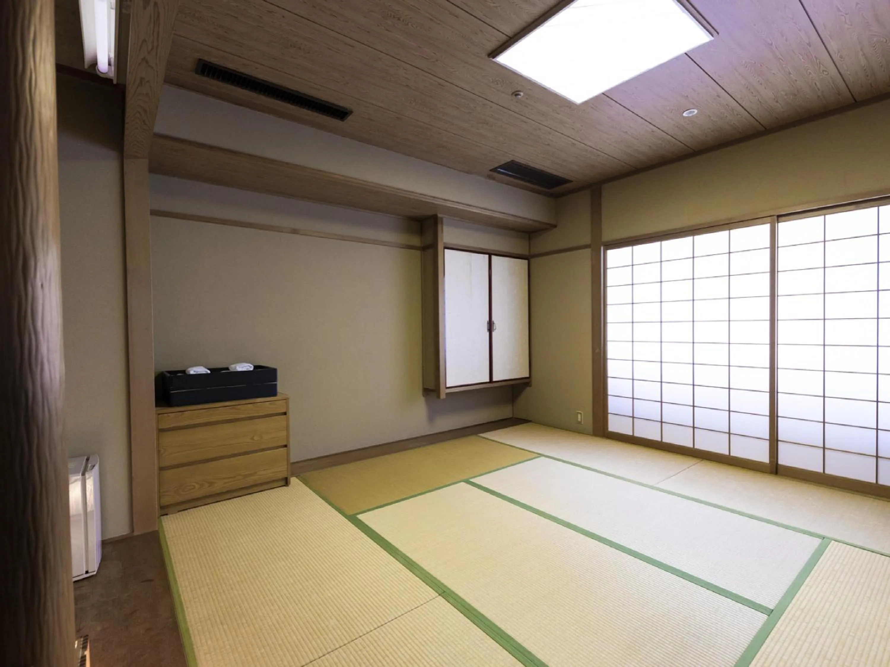 Photo of the whole room in Ariston Hotel Kobe