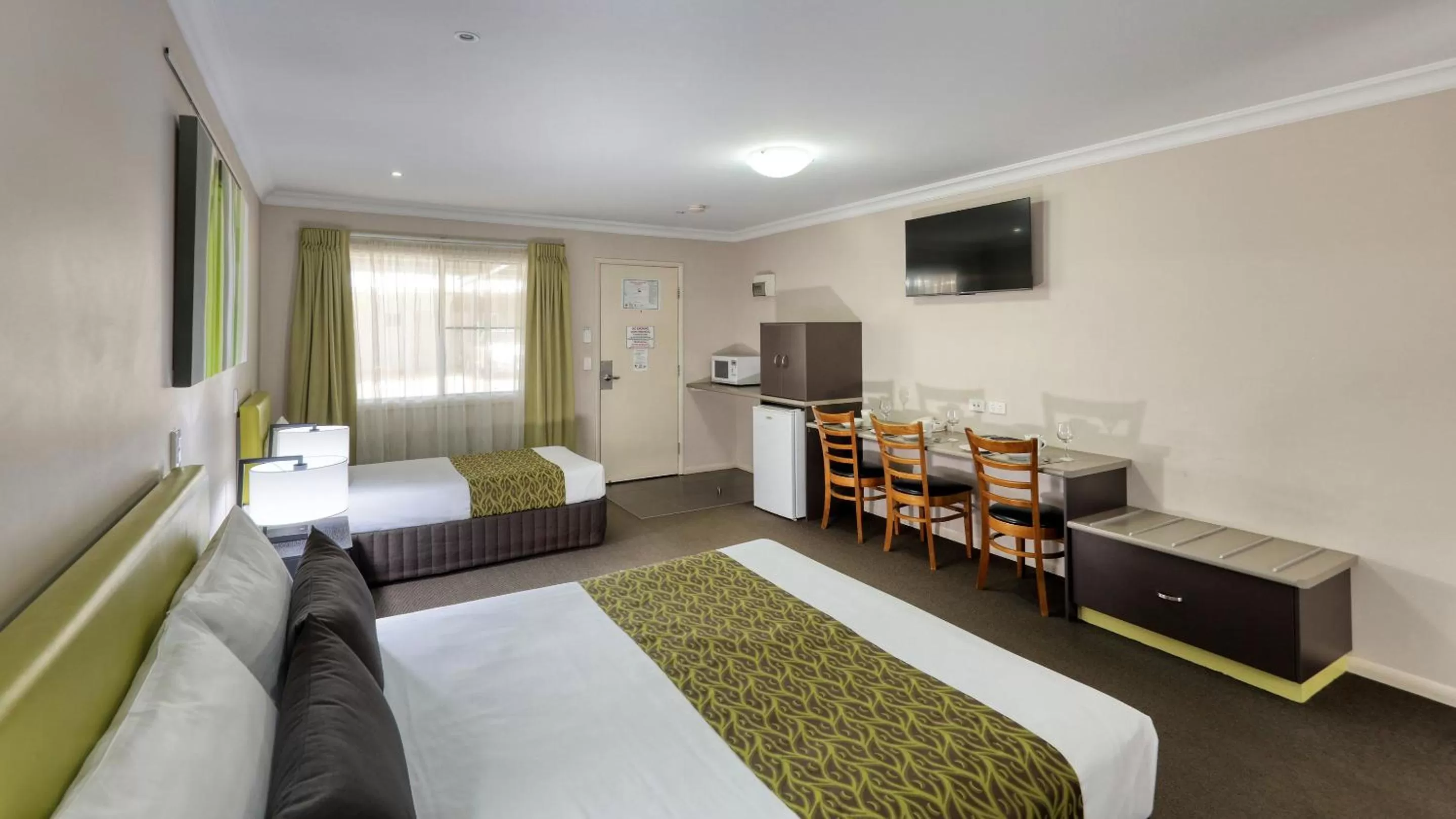 Bed in Drovers Motor Inn