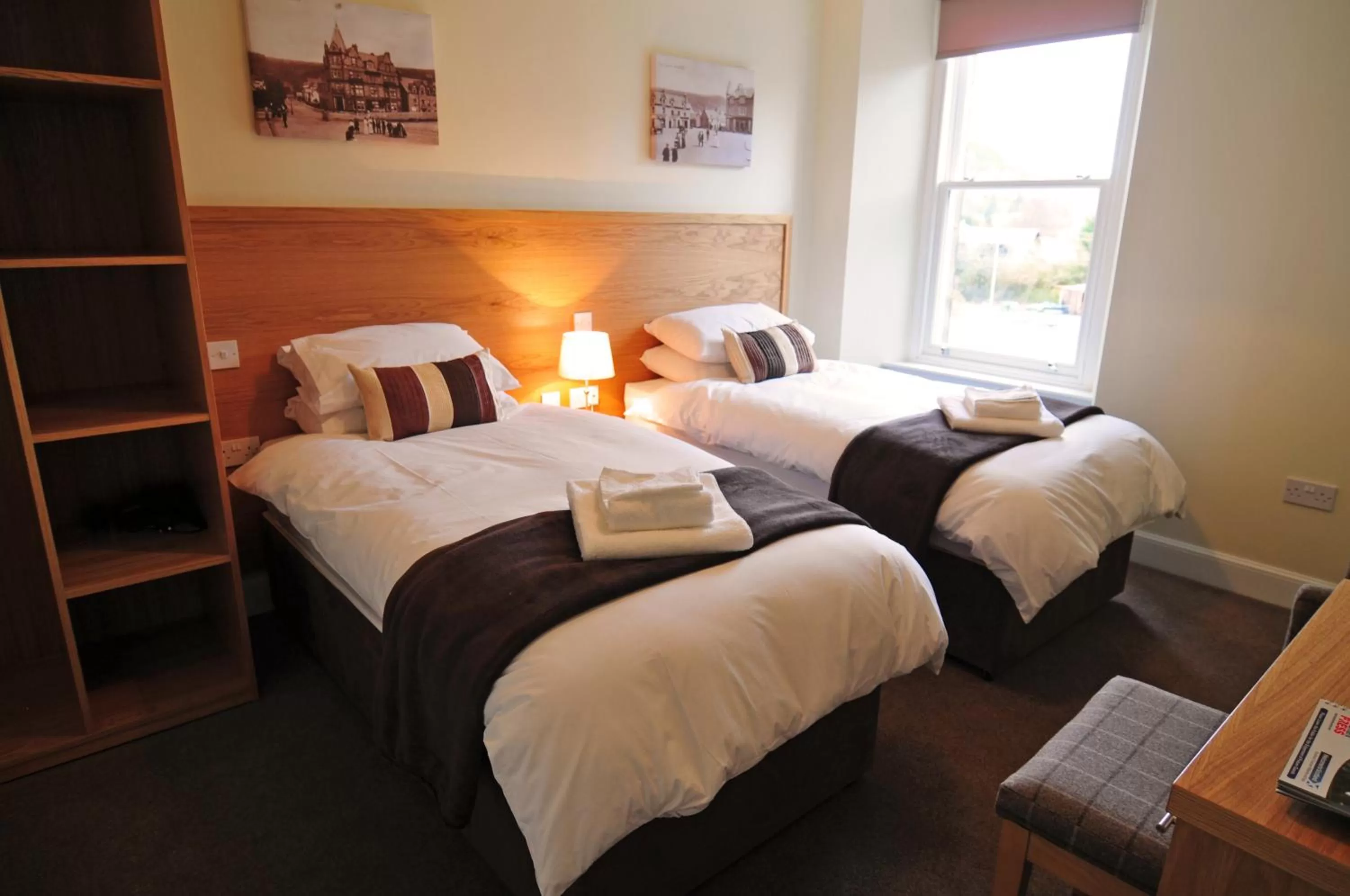 Day, Bed in Schiehallion Hotel