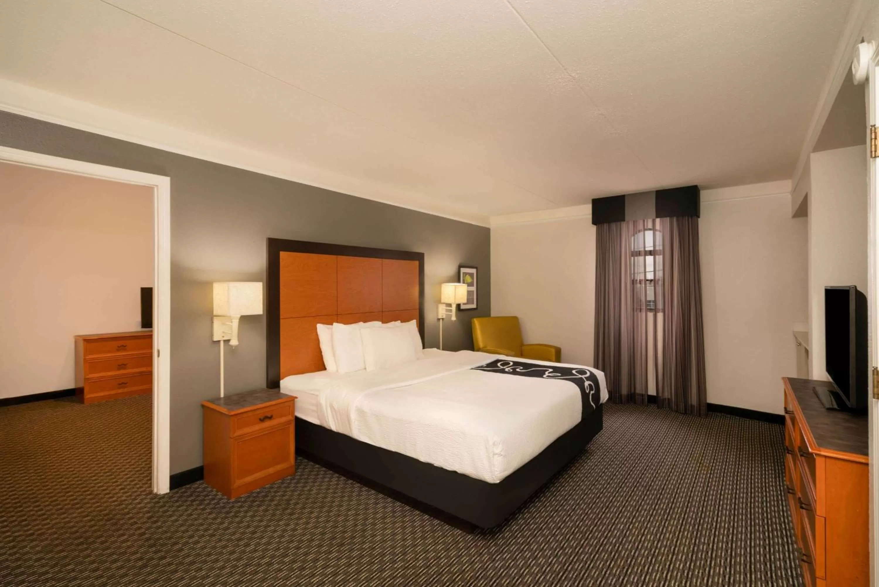One-Bedroom King Suite - Non-Smoking in La Quinta Inn by Wyndham Nashville South