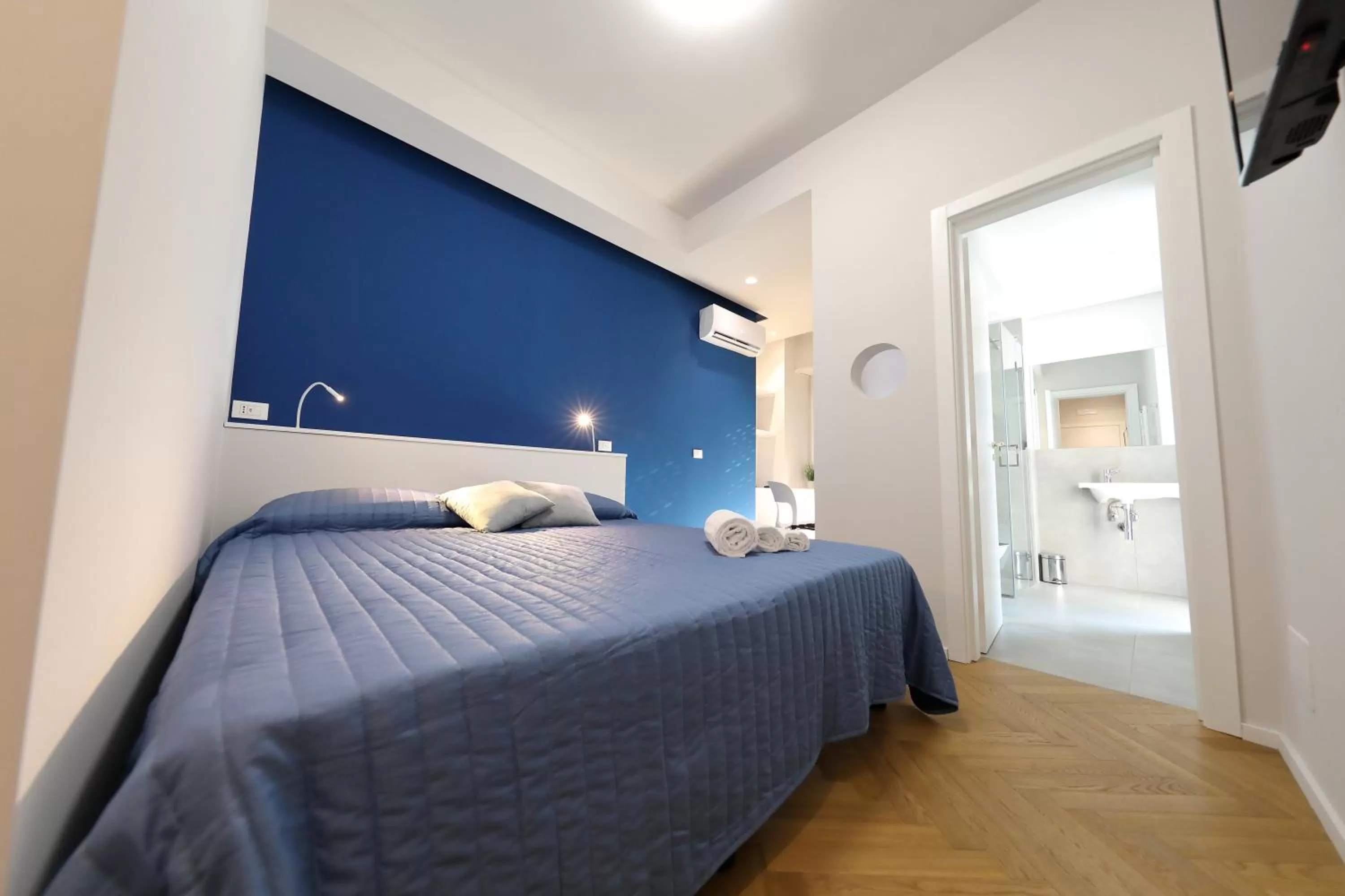 Photo of the whole room in Oblò