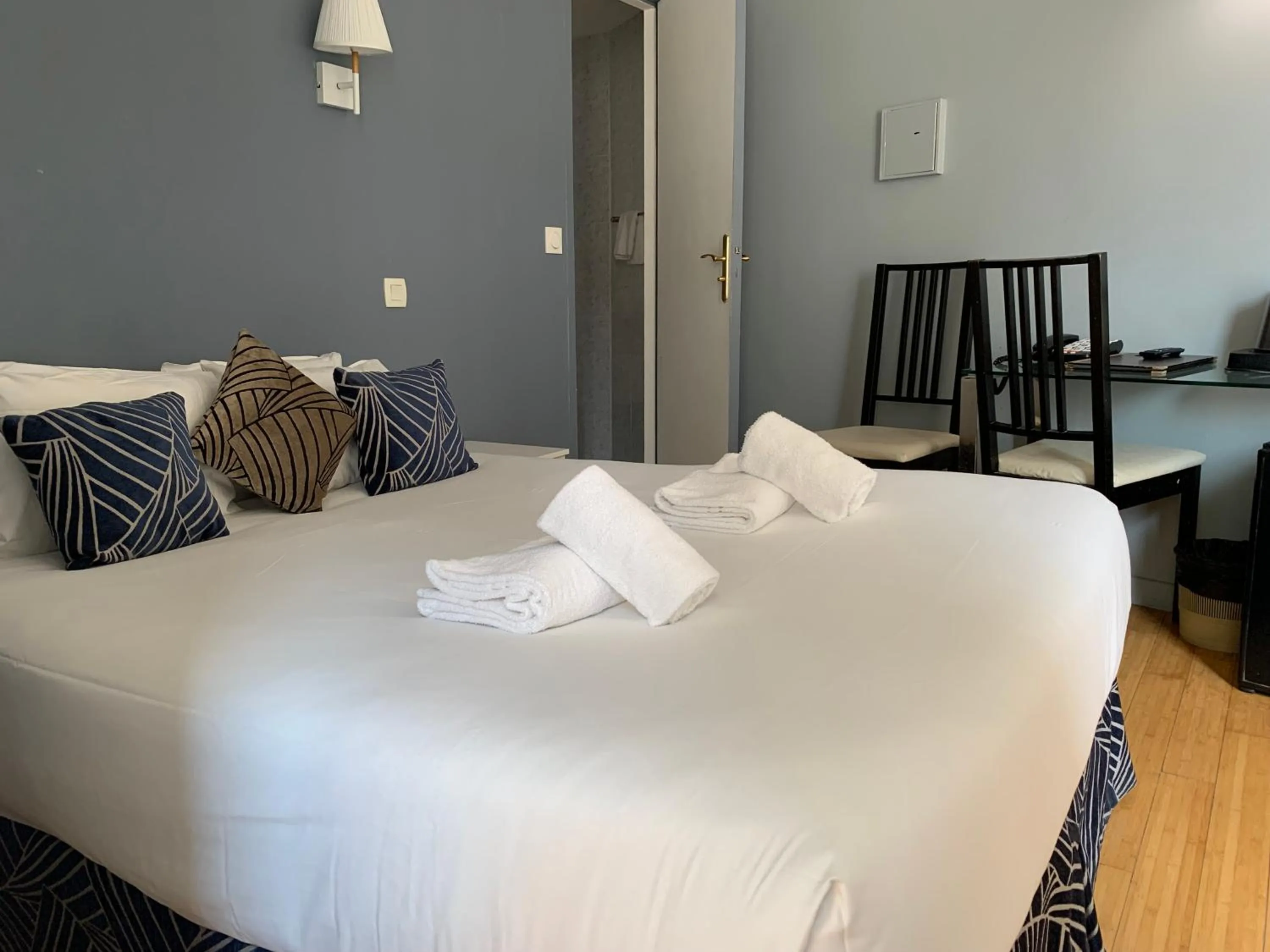 Bed in Hôtel Apollo Opéra