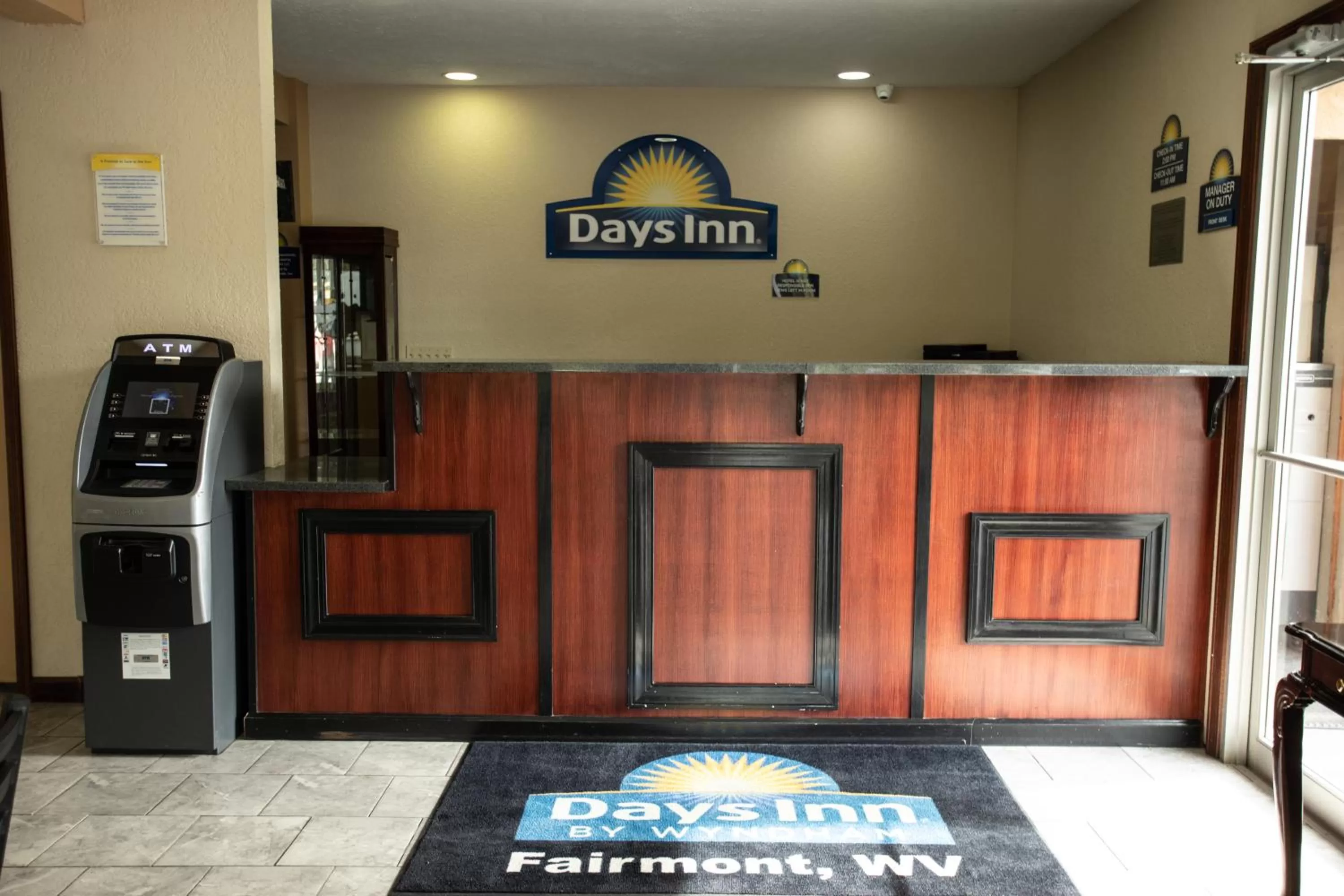 Lobby or reception in Days Inn by Wyndham Fairmont