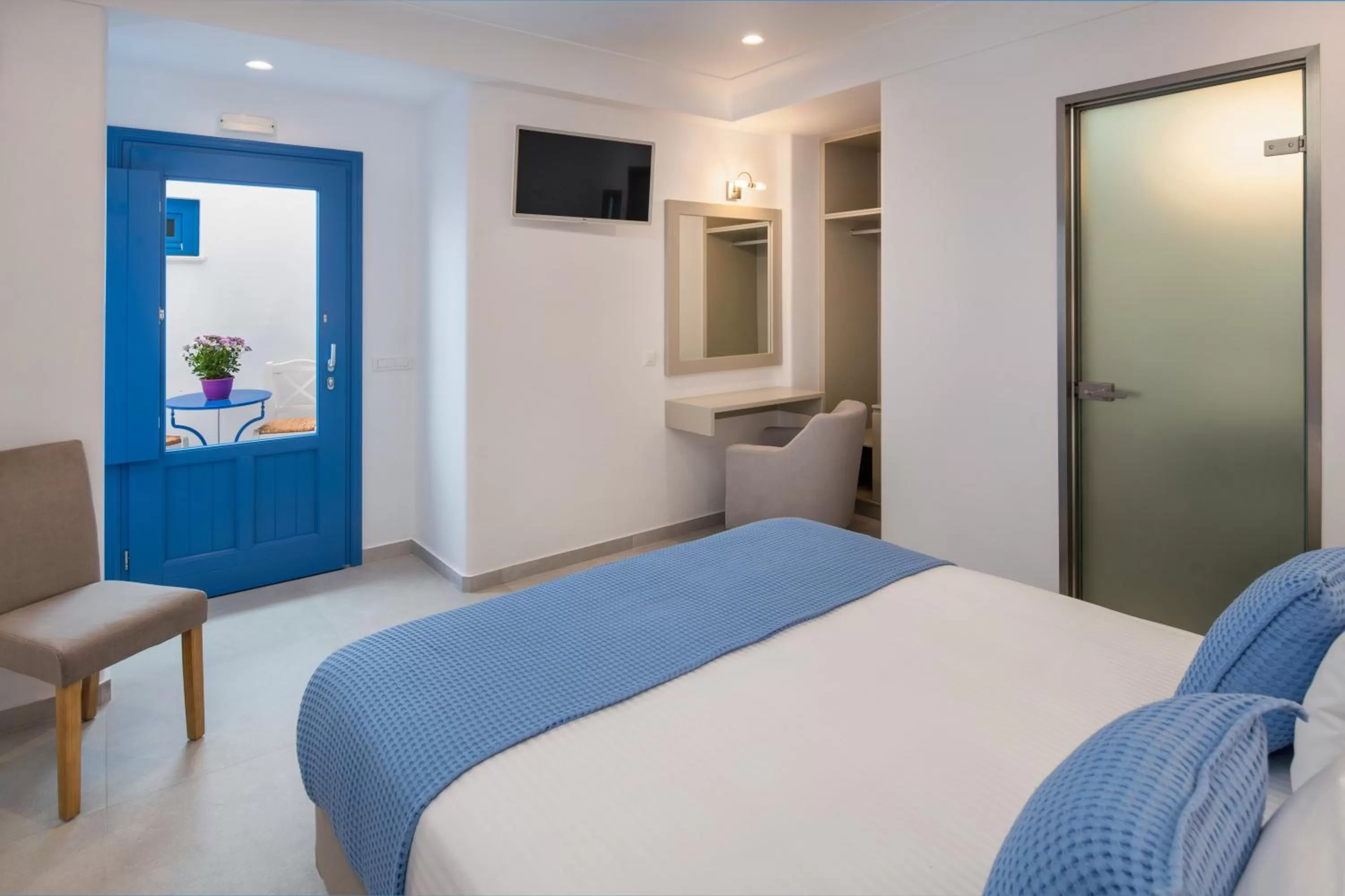 Bedroom, Bed in City Break