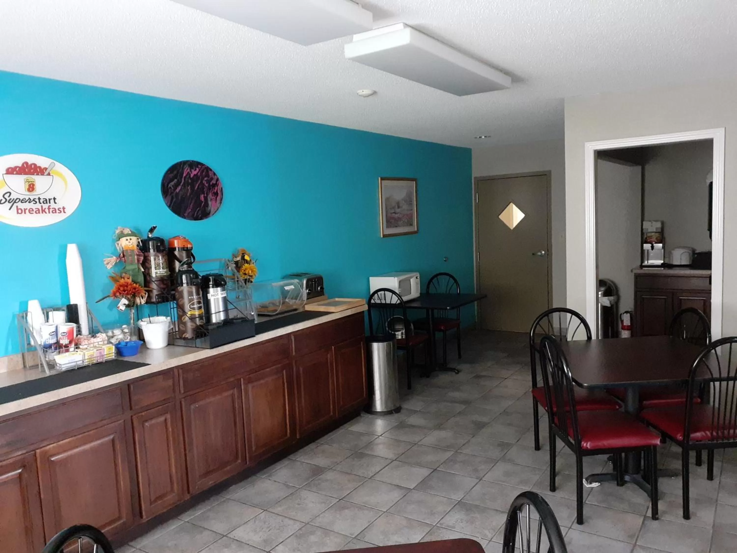 Breakfast in Super 8 by Wyndham Niagara Falls