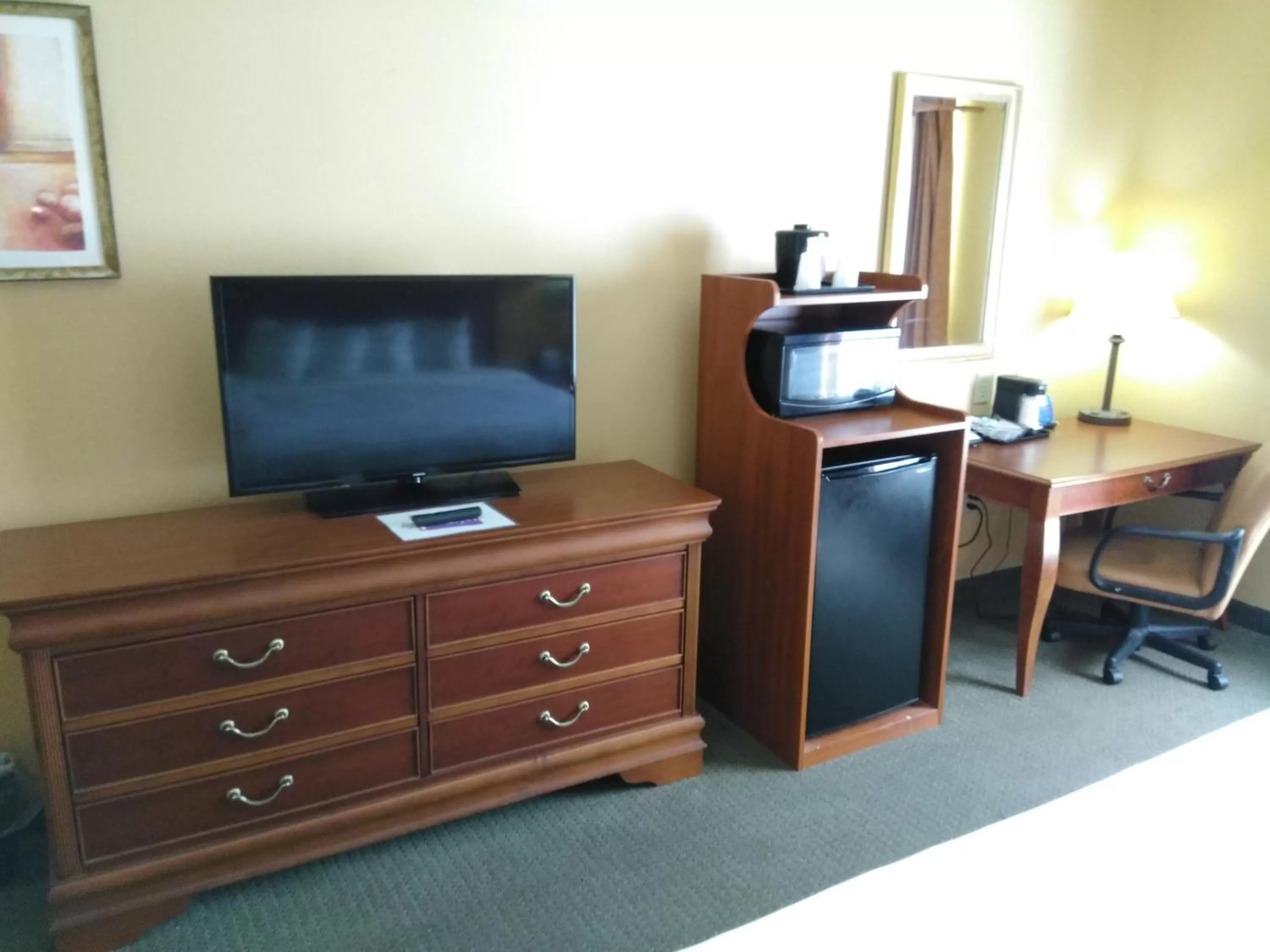 Coffee/tea facilities in Baymont by Wyndham Clinton