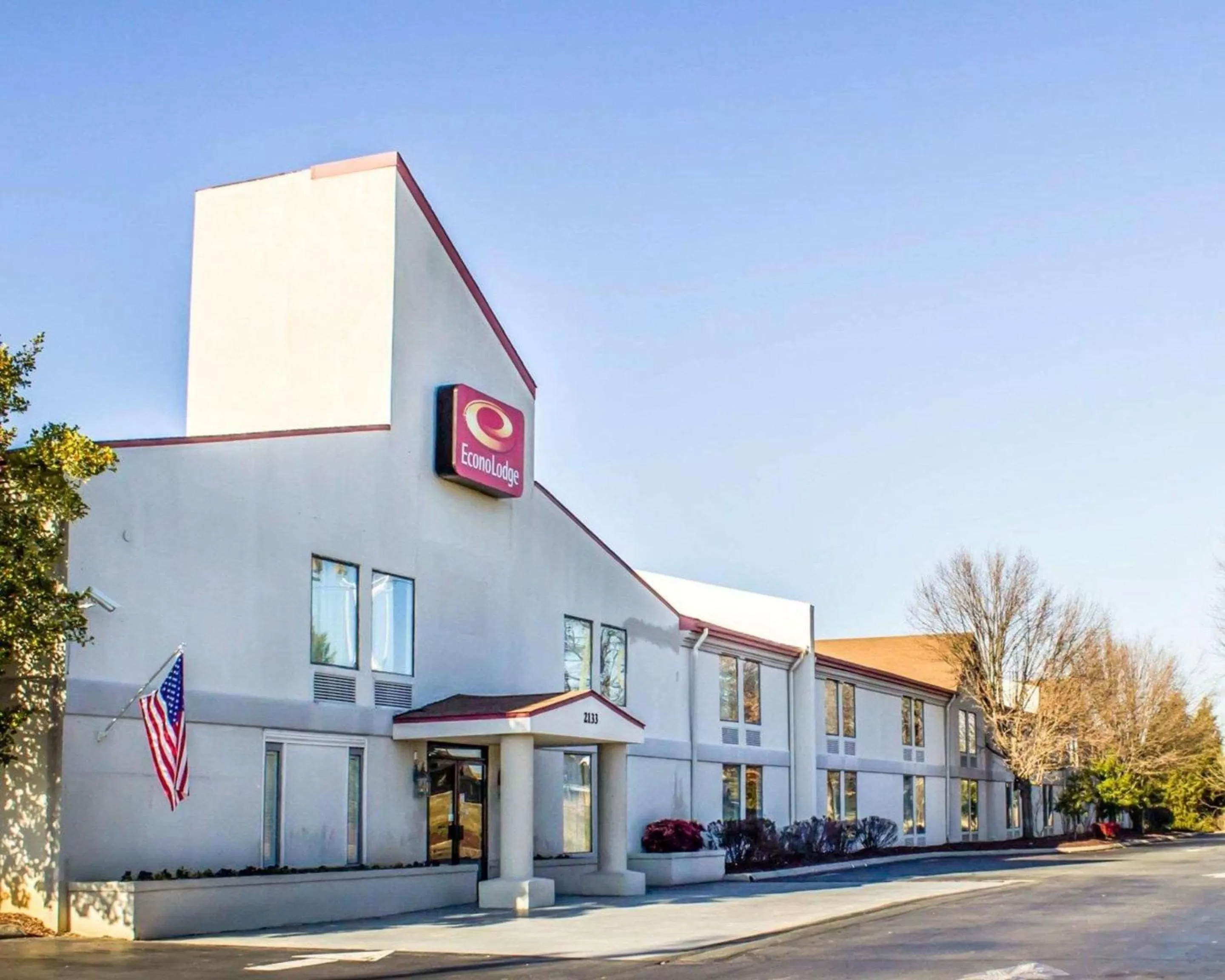 Property building in Econo Lodge Burlington I-40