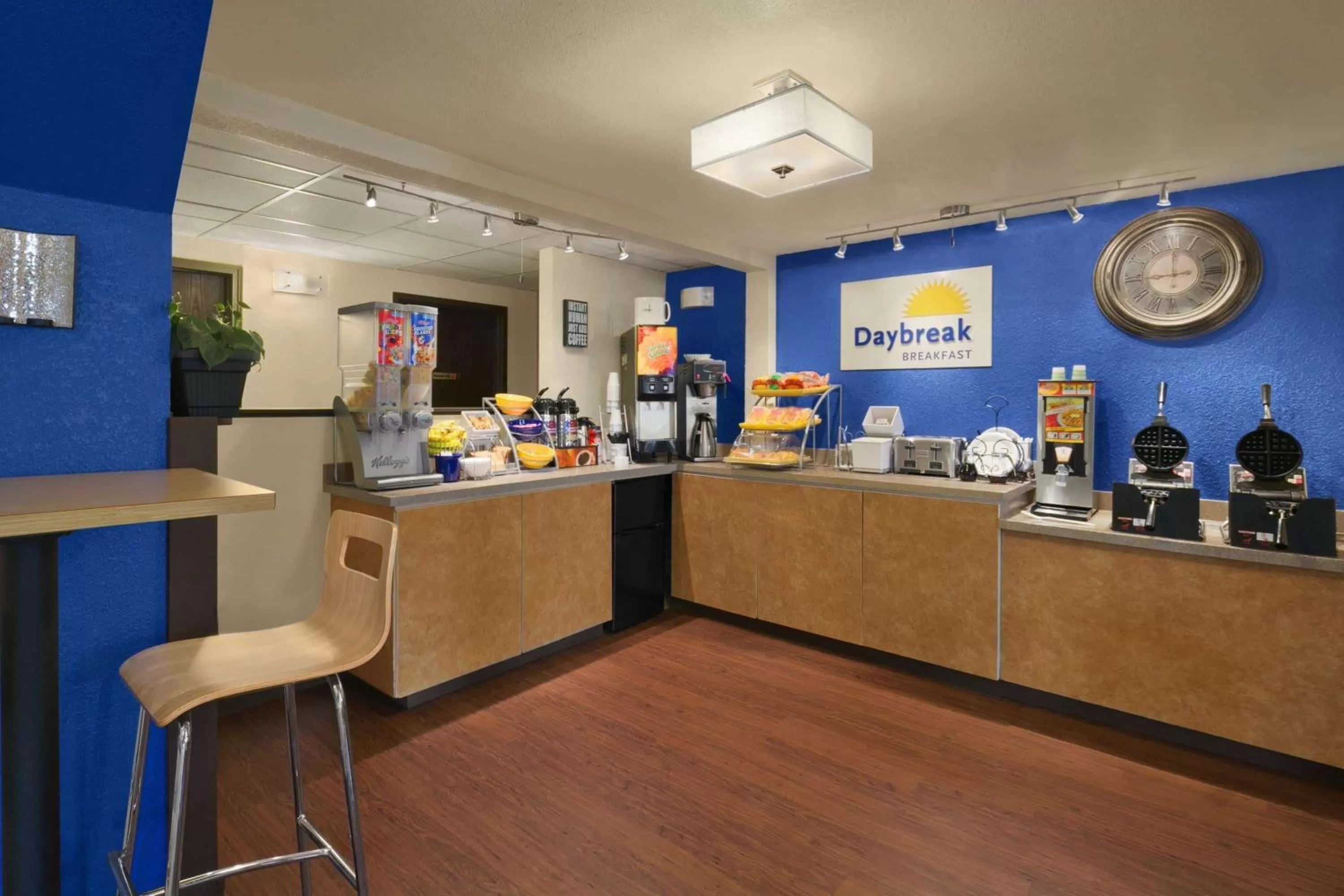Restaurant/places to eat in Days Inn & Suites by Wyndham Stevens Point