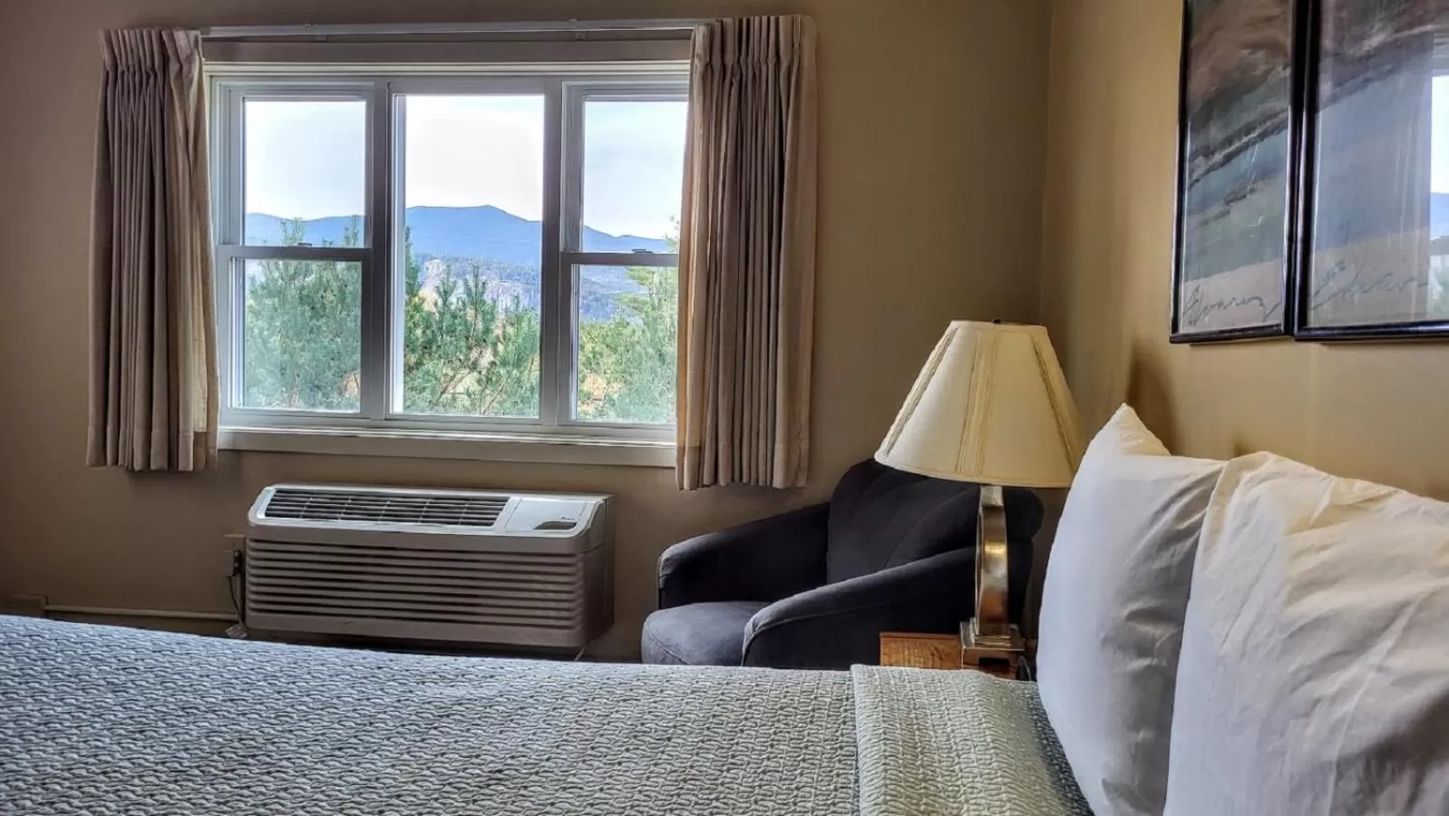 Bedroom, Bed in Cathedral Ledge Resort