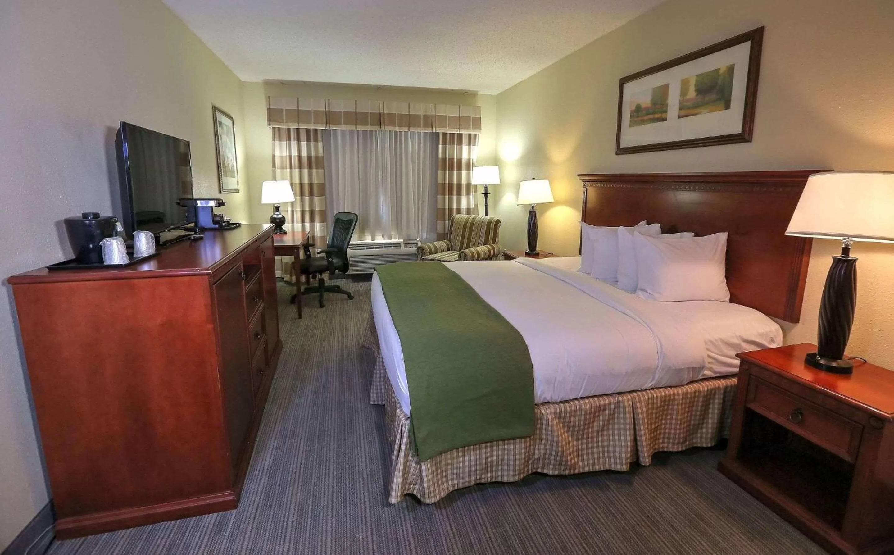 Bedroom, Bed in Country Inn & Suites by Radisson, Charlotte I-85 Airport, NC
