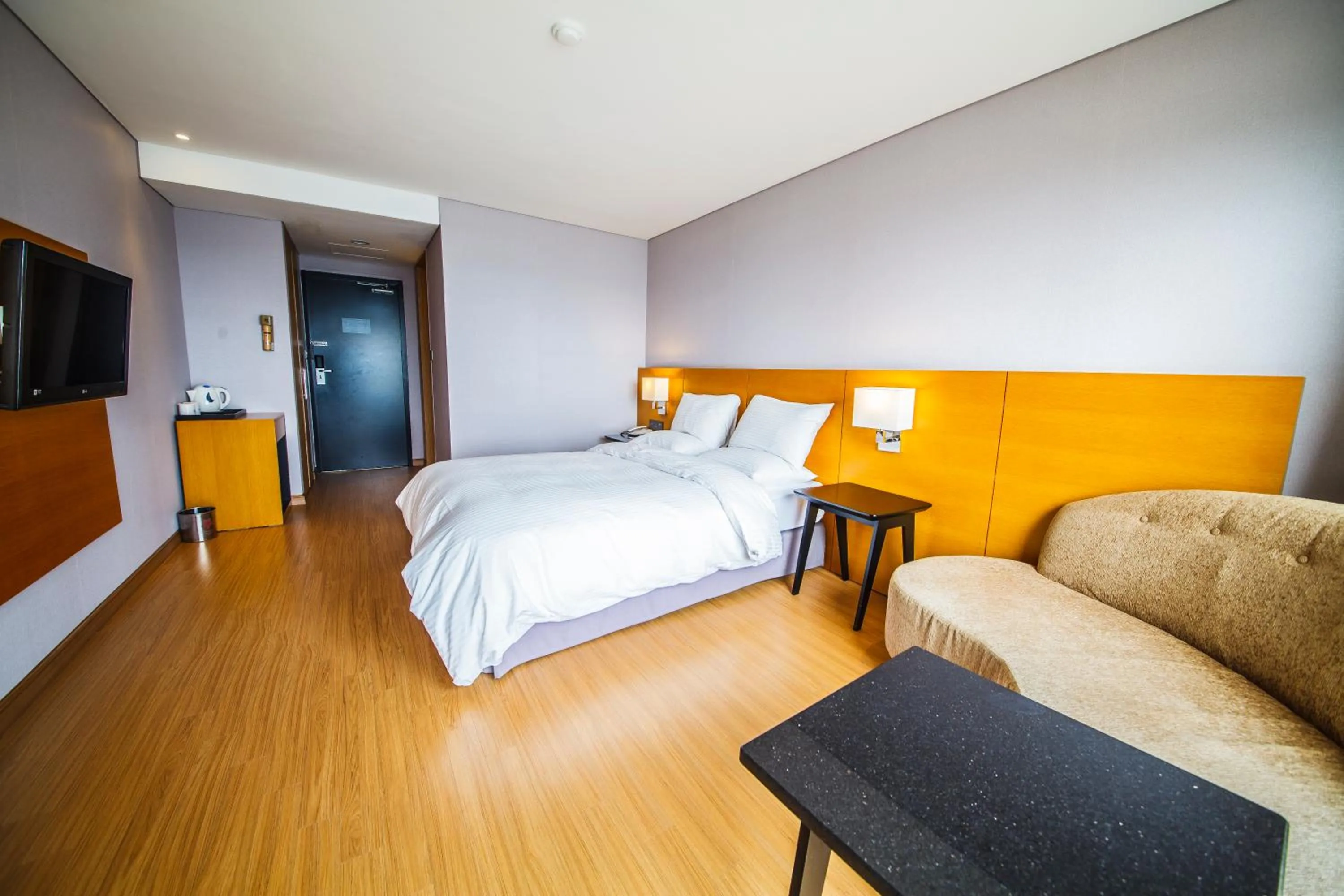 Bed in Asia Lakeside Hotel