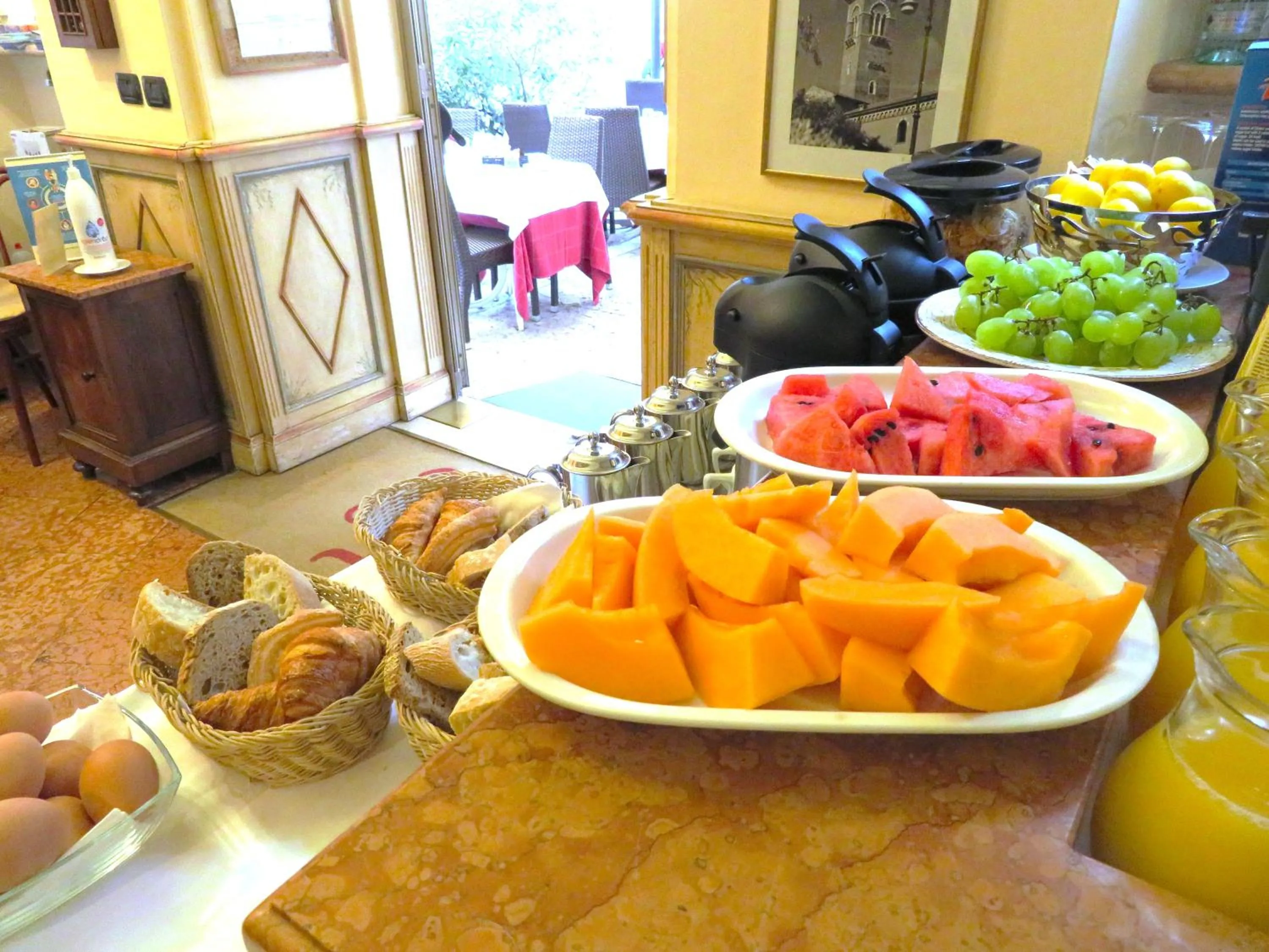 Lounge or bar in Hotel Torcolo "Residenze del Cuore"