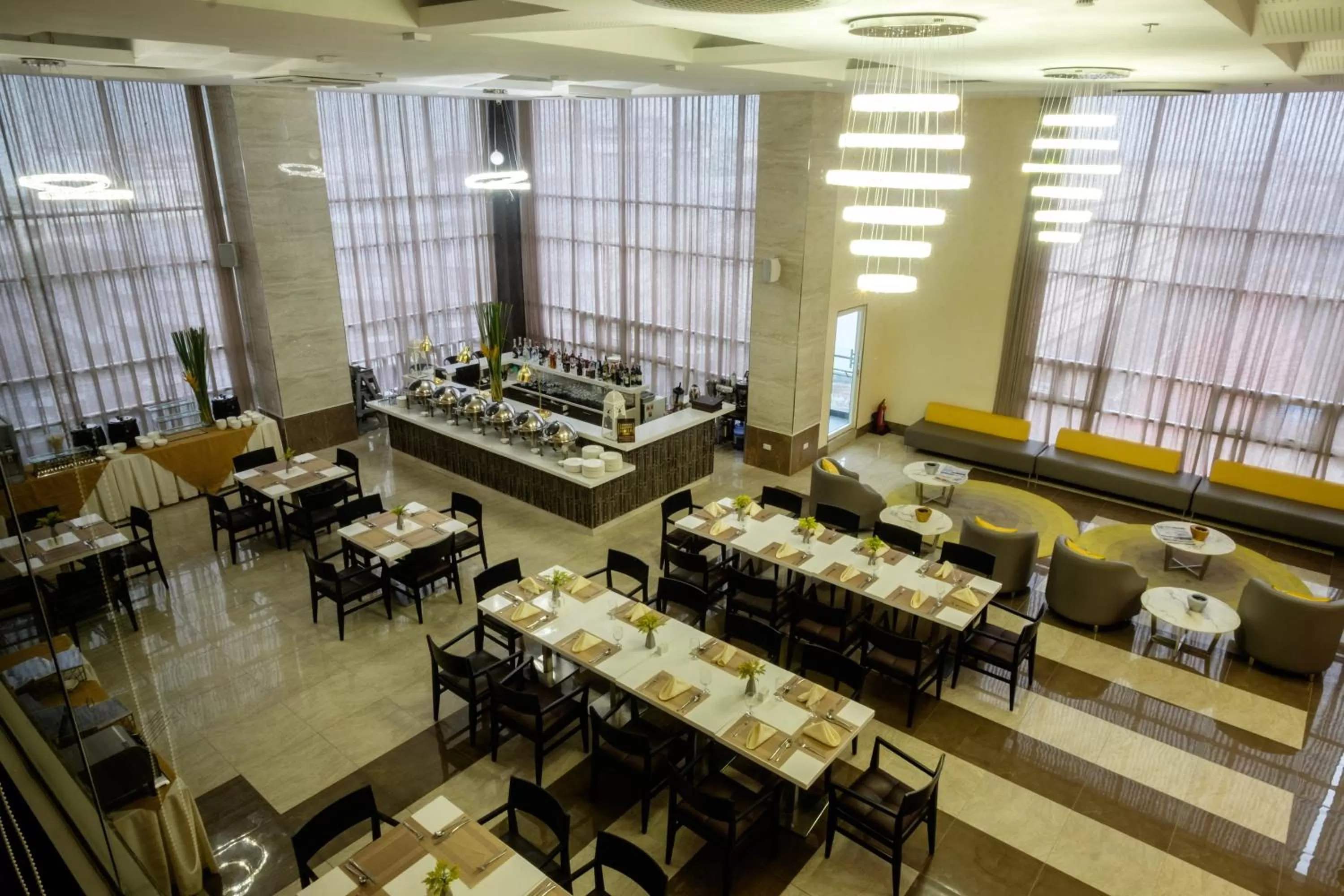 Restaurant/places to eat in One Central Hotel & Suites