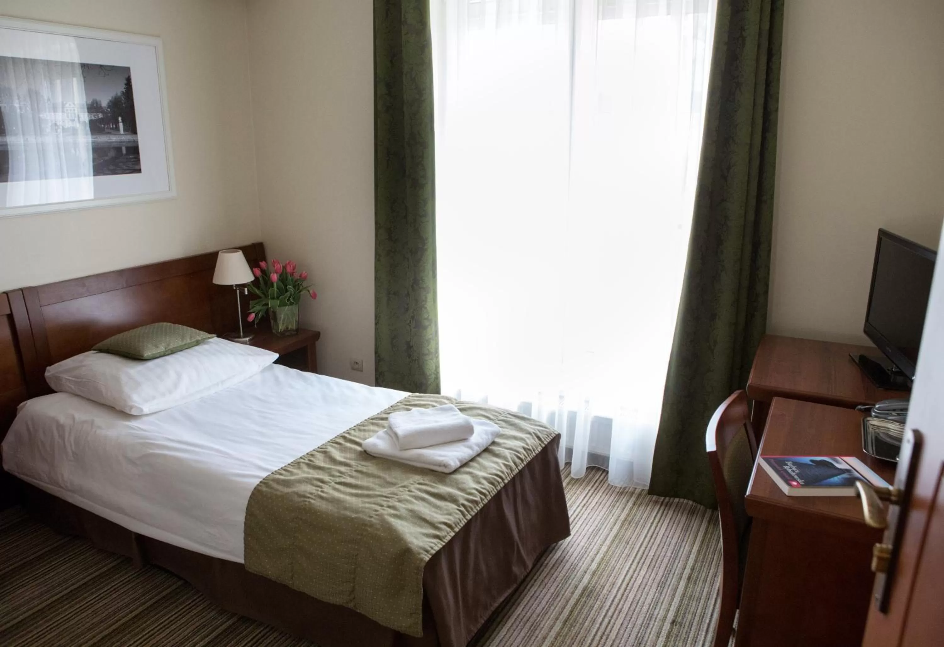 Bedroom, Bed in Villa Palladium